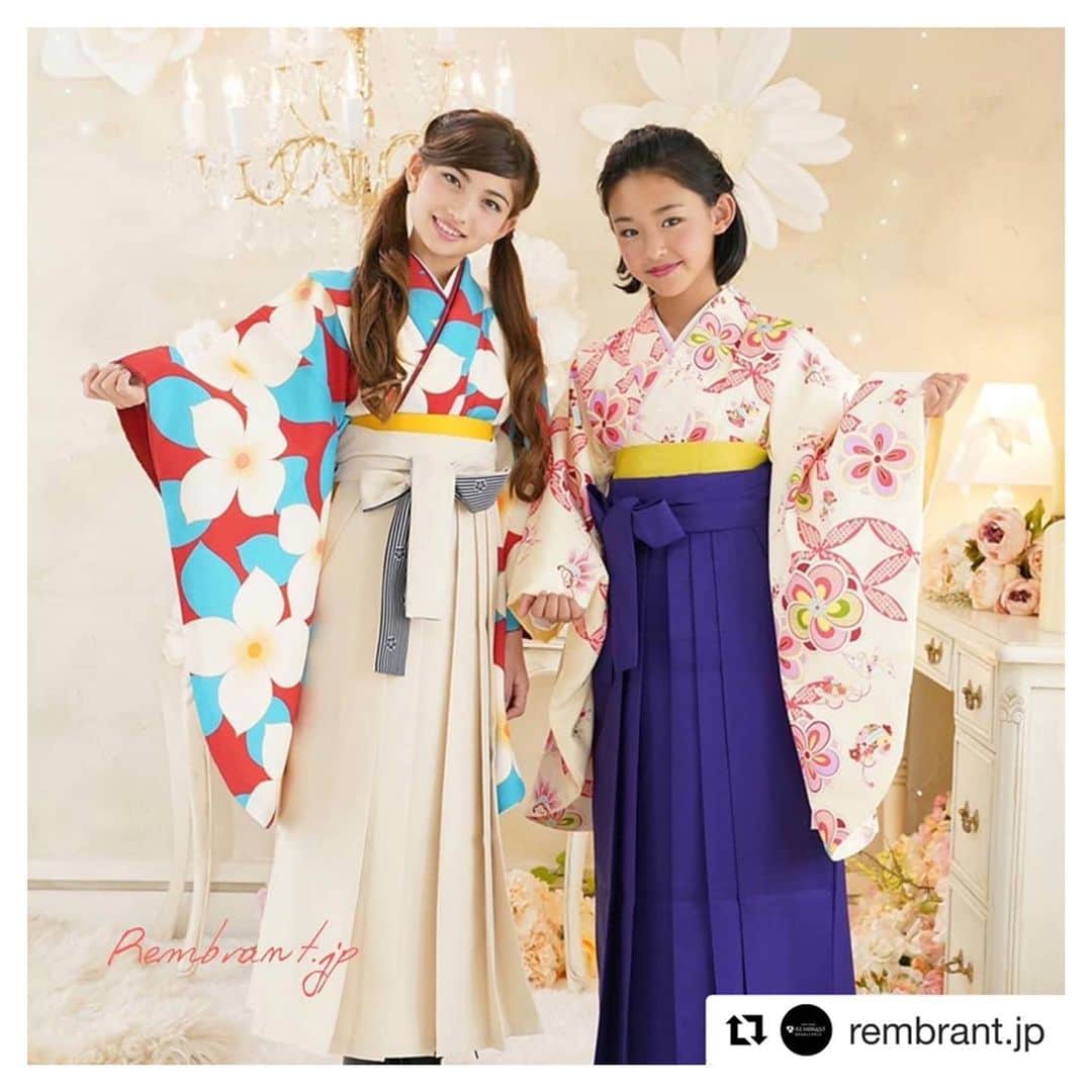 りりあさんのインスタグラム写真 - (りりあInstagram)「リポストさせてもらいます！  かわいいフォトスタジオ❤︎ #Repost @rembrant.jp with @get_repost ・・・ . . 大好評受付中！ . . 【2020年・小学生用卒業袴レンタルご予約】 . . 来年春にご卒業される皆様、お待たせしました！！ . . レンブラントに、「卒業袴レンタルプラン」登場です( ≧∀≦)ノ . . 🍀当日衣装レンタル 🍀着付け 🍀ヘアセット 🍀当日記念撮影 🍀二面台紙 🍀収録データ２枚分 . . ぜ～んぶ付いて、59,800円の、コミコミプラン、登場です✨✨ . . 詳細は↓↓をチェック🎵 (ホームページトップのバナーからも見れます🎵) . https://rembrant.jp/blog/2019/06/30/sotsugyouhakama/ . . 衣装は全て一点物で、数に限りがありますので、ご予約はぜひお急ぎください‼ . . スタジオ見学&衣装の下見は無料で承っております💕 (※要ご予約) . . LINEやお電話、メールにて、お気軽にお問い合わせ下さいませ🎵 . . #卒業袴　#卒業式　#袴レンタル　#小学生　#大学生　#式典　#当日撮影も大好評　#ピンク　#袴　#桜　#桜いっぱい　#前撮り　#卒業記念　#撮影　#写真好きな人と繋がりたい　#スタジオレンブラント　#写真館　#フォトスタジオ　#京都写真館　#烏丸御池　#おしゃれな写真館　#キッズフォトギャラリー #ブログ . . .」8月12日 20時36分 - lilliakarina