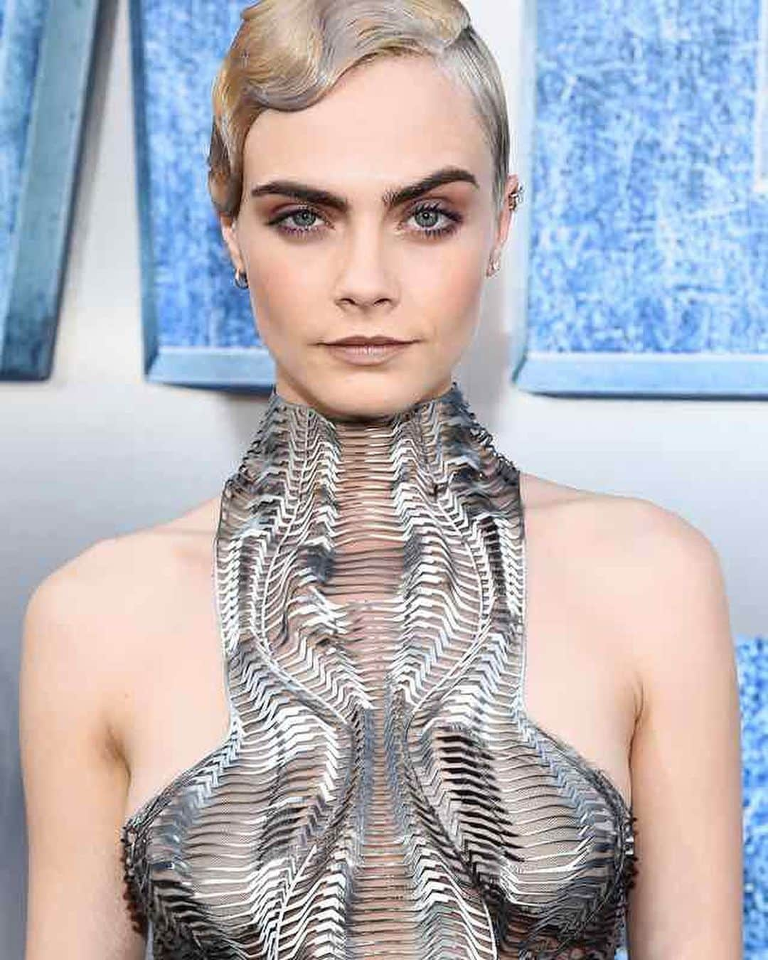 Iris Van Herpeさんのインスタグラム写真 - (Iris Van HerpeInstagram)「Happy Birthday to the eternally graceful @caradelevingne ~ here captured back in 2017 wearing the Iris van Herpen fine lasercut 'Aeriform' dress for the premiere of the movie ‘Valerian’. ~ #irisvanherpen #caradelevingne」8月12日 20時30分 - irisvanherpen