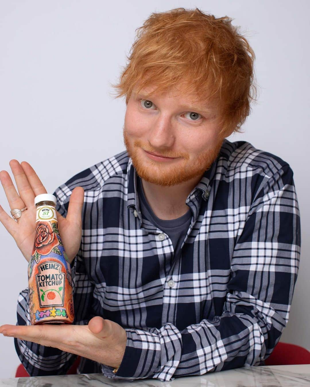 クリスティーズさんのインスタグラム写真 - (クリスティーズInstagram)「We're auctioning three limited-edition bottles of Heinz ketchup for charity, inspired by Ed Sheeran's sleeve tattoo! #EDxHEINZ⠀ .⠀ The charity sale on 15 August will raise money for @EACHhospices and @riseagainsthunger. ⠀ .⠀ Find out more on Stories and over on @teddysphotos and @heinz.⠀ .⠀ #edsheeran #heinz #auction #charityauction #tattoo #london」8月12日 20時31分 - christiesinc