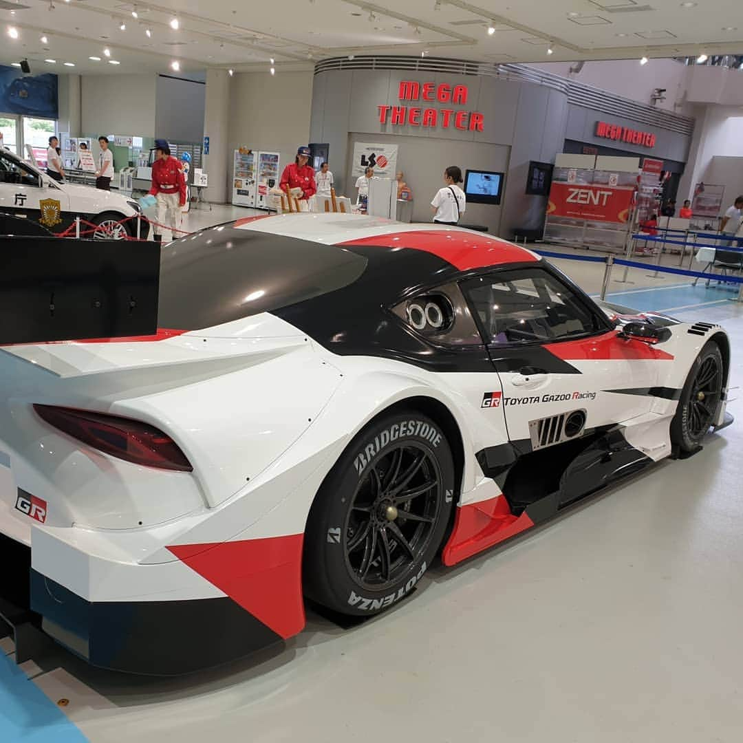 ヘイキ・コバライネンさんのインスタグラム写真 - (ヘイキ・コバライネンInstagram)「Lexus event today in Tokyo, a lot of people and nice cars around! #SuperGT #Tokyo」8月12日 20時33分 - heikkikovalainen