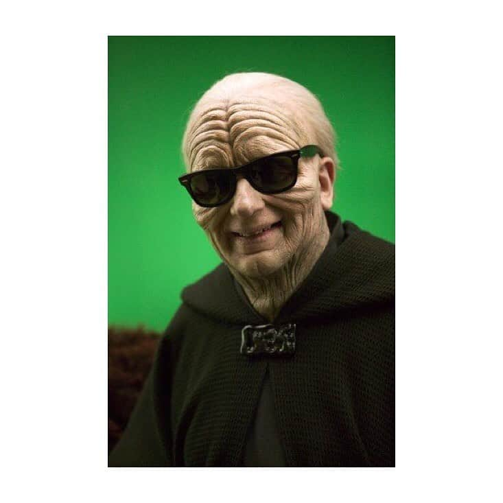 マーク・ハミルさんのインスタグラム写真 - (マーク・ハミルInstagram)「SHOUT OUT to Ian McDiarmid for no particular reason other than being a spectacularly versatile actor, a lifelong pal(patine) & a kind, generous & gracious person who is somehow able to embody the most vile, wicked & deplorable villain imaginable🎂❤️Mar🐫  #TheEmperorStrikesBack」8月12日 15時08分 - markhamill