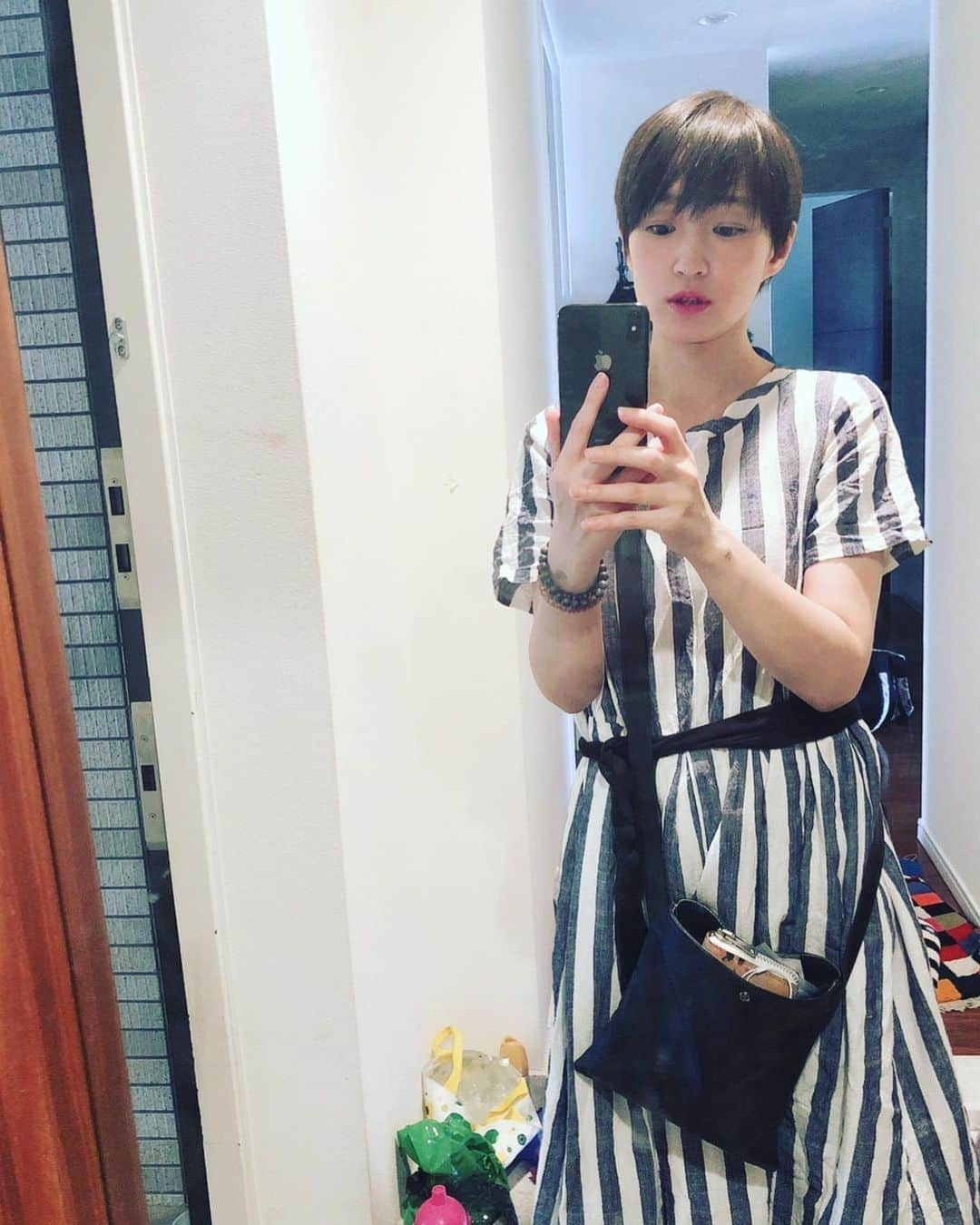 安藤裕子さんのインスタグラム写真 - (安藤裕子Instagram)「さて。 1週間後には延期になってしまった #zeppfukuoka  でのライブです。 メンバーのみなさんにも再集結していただいて、改めて世界を膨らませたいな。  振替が平日になり来られない方もいらっしゃると思いますが、平日なら行けるんだよ！！そんな方もお待ちしております。遊びに来てくださいね。  #物販 #サコッシュ使いやすい #裏だけど #安藤裕子」8月12日 15時19分 - yuko_ando