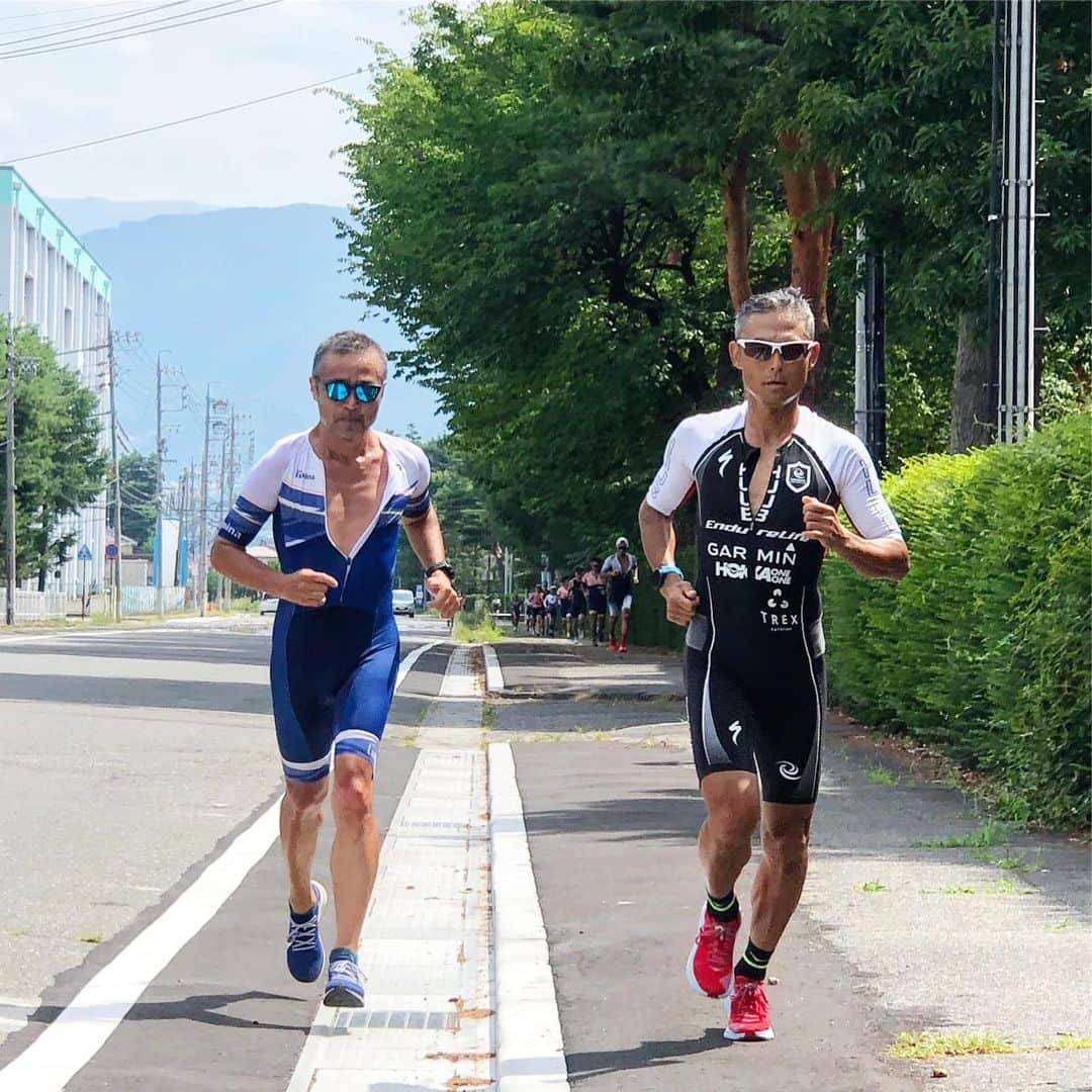 竹谷賢二さんのインスタグラム写真 - (竹谷賢二Instagram)「#triathlon #lumina #TKキャンプ  最終日はトライアスロン実戦形式 #スイムバイクラン 各20分x2セット、暑さ対策に配慮して、皆で課題を明確にし集中して完遂！！ #コナチャレ メンバー共々、高いモチベーションのアスリートが集まりトレーニング三昧、最高の信州松本キャンプな3日間。 自分も #IMコナ に向けて良いトレーニング出来たので、#アバンド 飲んでしっかり回復も。 #kona2020 #specialized  #shivdisc #garmin #edge830 #vector3 #fa945 #hokaoneone #rincon  #huub #anemoi #endurelife」8月12日 15時20分 - tktakeyakenji