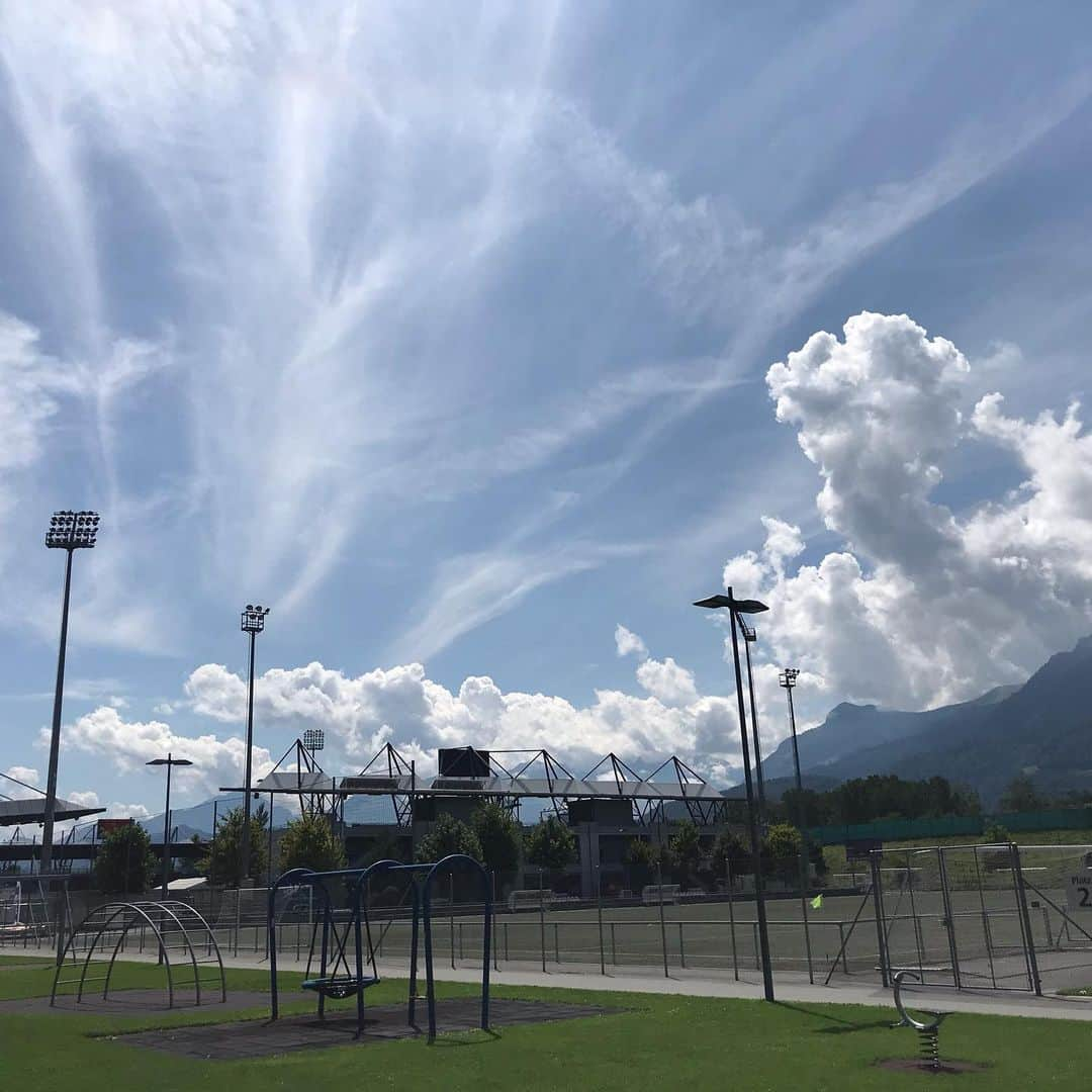 越川優さんのインスタグラム写真 - (越川優Instagram)「FIVBワールドツアー1starロード・第2戦 Vaduz(リヒテンシュタイン)大会は、13位タイで大会を終えました。  今日、ベルギー🇧🇪に移動し、次は予選からの出場となります。  #横浜メディカルグループ 所属  #ymg  #hrdエンジニア株式会社  #加賀電子株式会社  #株式会社朋栄社  #和興通信工業株式会社  #株式会社かとり  #株式会社デューク  #エルバランスアイズ  #株式会社ドリームオンライン  #gallery2  #claudiopandiani  #volleyballjunky  #ルックスオティカジャパン  #luxotticajapan  #oakley  @oakleyjapan  #有限会社ベストパフォーマンス  @best.performance2002  #酒井医療株式会社  #カラダファクトリー  @platform1440  #越川優  #yukoshikawa  #beachvolleyball  #ビーチバレー  #tokyo2020  @fivbvolleyball  #fivbworldtour  #1star  #vaduz  #池田隼平  #森岡大生」8月12日 15時51分 - yu_koshikawa