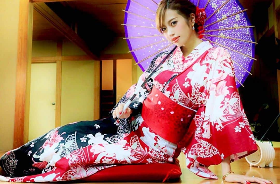 のインスタグラム：「去年もそうだったんだけど、 撮影で浴衣きちゃうと もう夏を満喫した気分になっちゃうんだよね😂 ・ 今年はお祭りいこうかなぁ🙊💓 ・ #撮影 #撮影会 #浴衣 #ゆかた #レースクイーン #ラウンドガール #モデル #ダイエット #トレーニング #筋トレ #ファスティング #夏 #お祭り」
