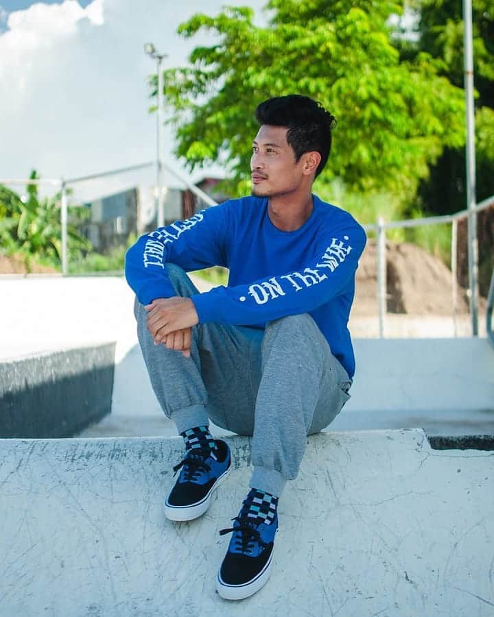 Vans Philippinesさんのインスタグラム写真 - (Vans PhilippinesInstagram)「Now's the great time to stock up new gears! Shop men's long sleeves, hoodies, and windbreaker just in time for the rainy season. #VansPhilippines」8月12日 15時59分 - vansphilippines
