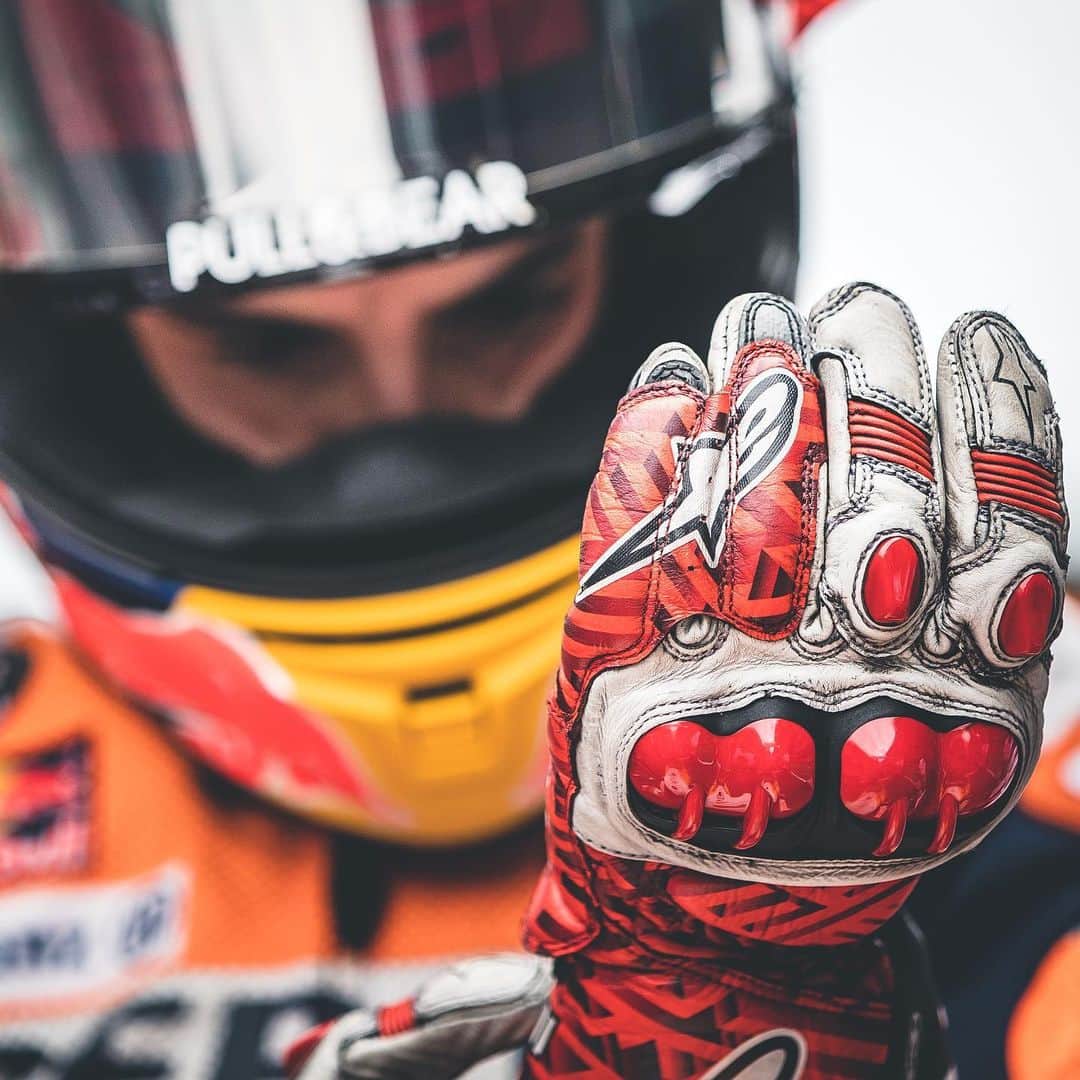 レプソル・ホンダさんのインスタグラム写真 - (レプソル・ホンダInstagram)「The art of preparation. ⠀⠀⠀⠀⠀⠀⠀⠀⠀ #AustrianGP #AustrianGP #25RepsolHonda #Repsol #MotoGP #Honda #Racing #RepsolHonda #HRC #RC213V #MM93 #MarcMarquez #ThePowerOfDreams #Motorcycle #Austria #RedBull」8月12日 16時02分 - hrc_motogp