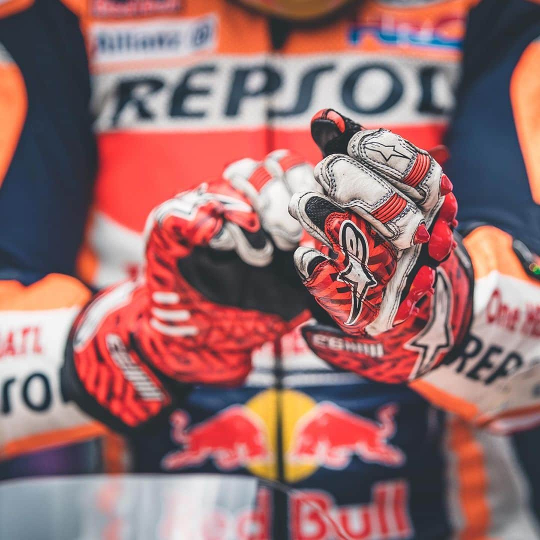 レプソル・ホンダさんのインスタグラム写真 - (レプソル・ホンダInstagram)「The art of preparation. ⠀⠀⠀⠀⠀⠀⠀⠀⠀ #AustrianGP #AustrianGP #25RepsolHonda #Repsol #MotoGP #Honda #Racing #RepsolHonda #HRC #RC213V #MM93 #MarcMarquez #ThePowerOfDreams #Motorcycle #Austria #RedBull」8月12日 16時02分 - hrc_motogp