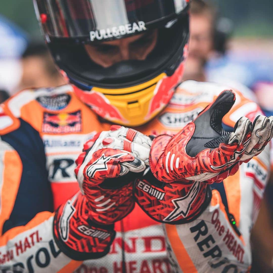 レプソル・ホンダさんのインスタグラム写真 - (レプソル・ホンダInstagram)「The art of preparation. ⠀⠀⠀⠀⠀⠀⠀⠀⠀ #AustrianGP #AustrianGP #25RepsolHonda #Repsol #MotoGP #Honda #Racing #RepsolHonda #HRC #RC213V #MM93 #MarcMarquez #ThePowerOfDreams #Motorcycle #Austria #RedBull」8月12日 16時02分 - hrc_motogp