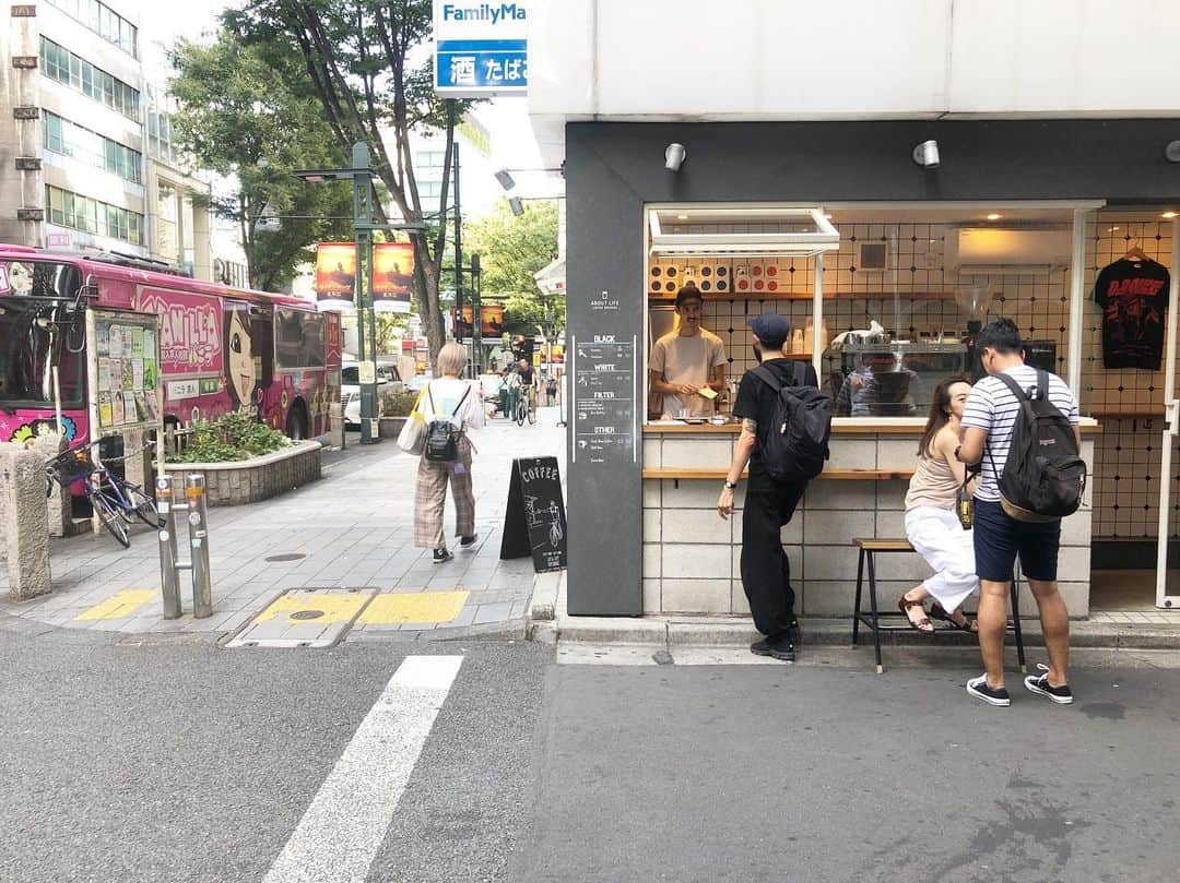 ABOUT LIFE COFFEE BREWERSさんのインスタグラム写真 - (ABOUT LIFE COFFEE BREWERSInstagram)「Dogenzaka is very calm and comfortable in the summer holiday season✨ お盆の道玄坂は意外と心地よい！ 穏やかな風が吹いていますよ〜。 . ＜お盆期間中短縮営業のご案内＜ ~ OPENING HOURS DURING OBON PERIOD ~ いつもご利用いただき、誠にありがとうございます。ALCBでは、下記のお盆期間中、短縮営業とさせていただきます。 ご不便をお掛けいたしますが、ご了承のほどよろしくお願い申し上げます。  8/10. Sat 〜 8/18. Sun 9:00 〜 19:00  Due to the Obon season, the trading hours will be shortened. Thank you for your understanding. Have a great day! . “Obon” — the Japanese summer festival of welcoming back ancestors' spirits and returning to one's family roots.  #aboutlifecoffeebrewers #aboutlifecoffee #onibuscoffee #onibuscoffeenakameguro #ratiocoffeeandcycle #amameriaespresso #switchcoffeetokyo #amameriaespresso #specialtycoffee #tokyocoffee #tokyocafe #shibuya #tokyo #japan」8月12日 16時08分 - aboutlifecoffeebrewers