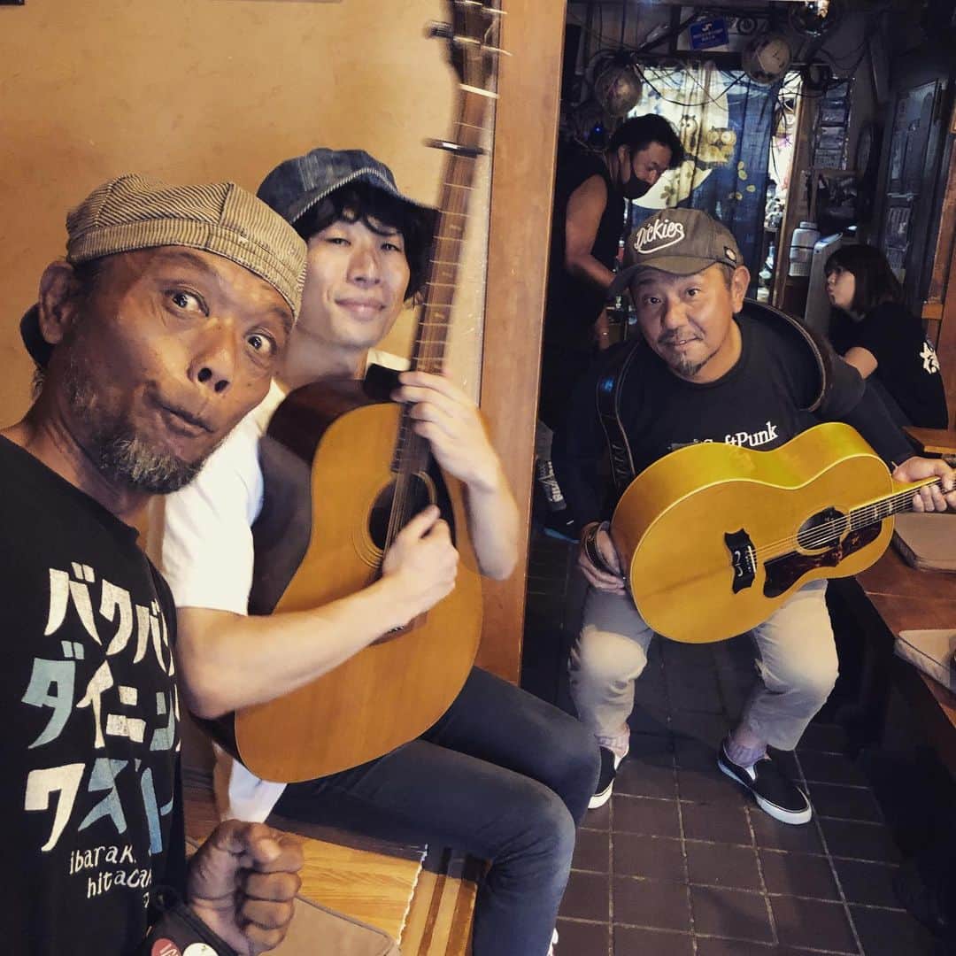山川のりをのインスタグラム：「今夜はひたちなか市横道屋にてギターパンダライブです。17時/17時30分、2000円+D /2500円+D。共演は四畳半プリン・geru・ゴリョニャンズ・片貝俊幸！お近くの方々会いにきてアイニージュー！guitarpanda.net」