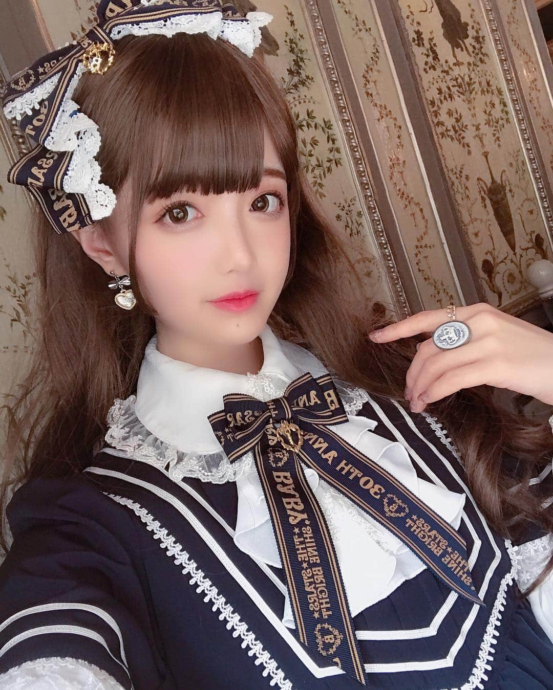 Chikako千佳子さんのインスタグラム写真 - (Chikako千佳子Instagram)「All in the Golden Afternoon #babythestarsshinebright #angelicpretty #lolitafashion #sweetlolita #classiclolita #gothiclolita  #metamorphose #innocentworld #janemarple #laduree #ladureecafe」8月12日 16時30分 - cindychikako