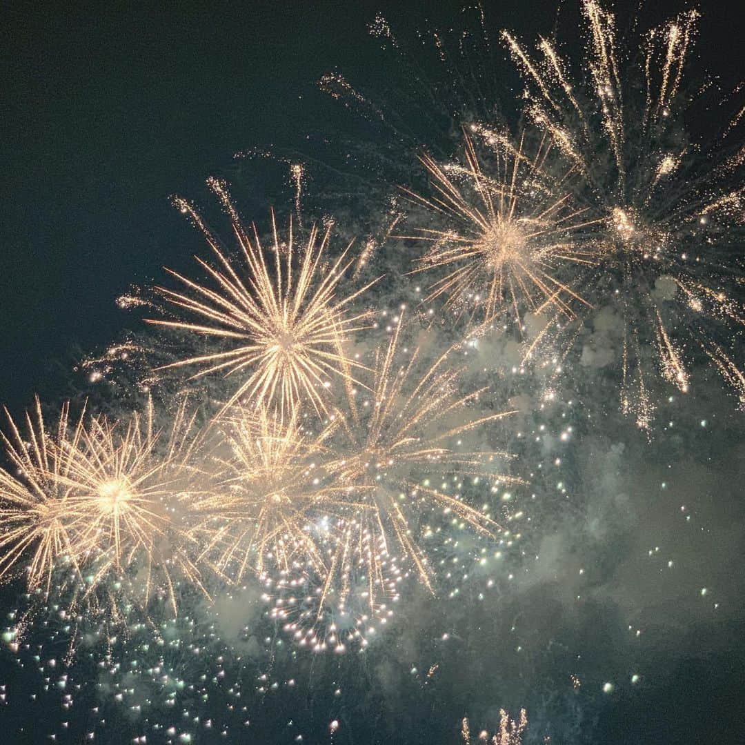 鏑木梨奈のインスタグラム：「. . 花火大会🎇 . 今年初〜！浴衣は暑すぎて着なかった♬ . .」