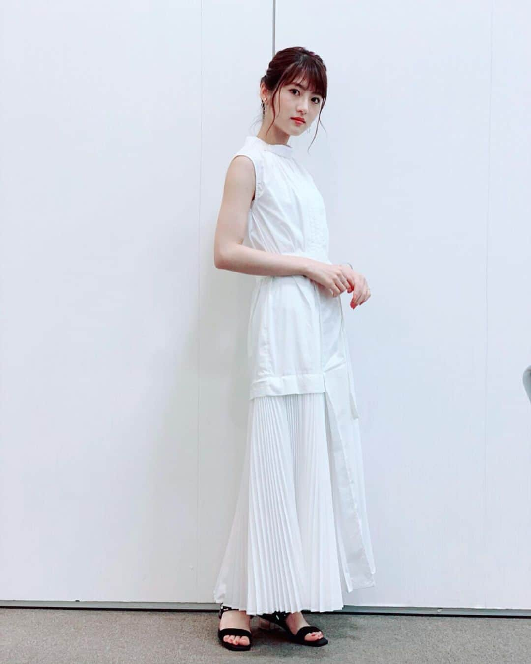 若月佑美さんのインスタグラム写真 - (若月佑美Instagram)「. White color . #若月佑美」8月12日 16時44分 - yumi_wakatsuki_official