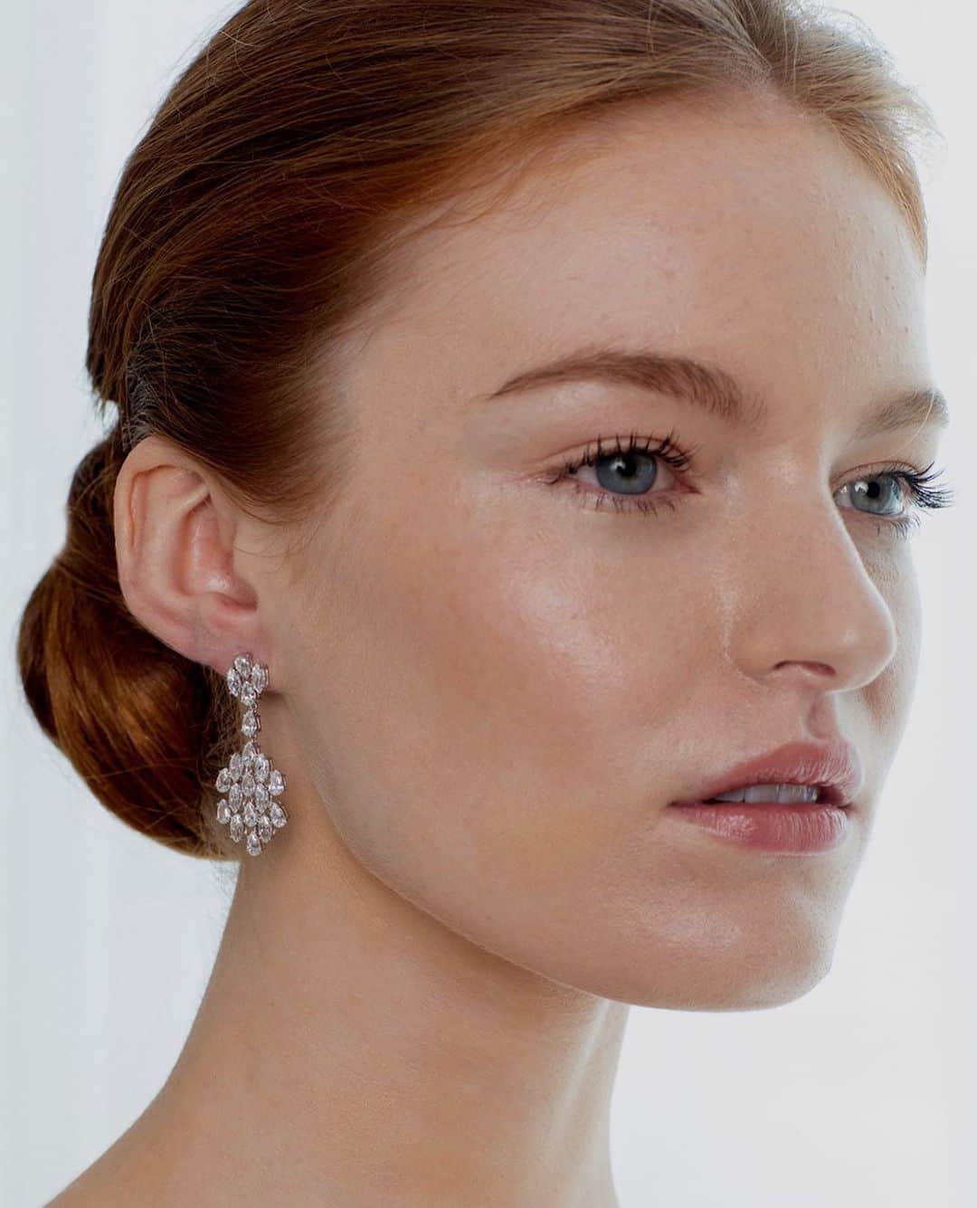 Steven Khalilさんのインスタグラム写真 - (Steven KhalilInstagram)「The #StevenKhalilJewellery range was designed with special occasions in mind and were made to be cherished for years to come. Our Stars of Light Chandelier earrings, shown here, feature a unique combination of pear-shaped and marquise-cut stones. #StevenKhalil」8月12日 17時06分 - steven_khalil