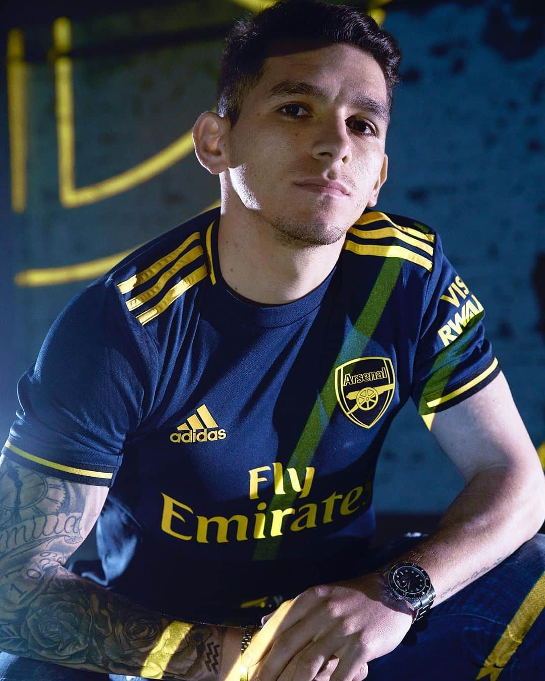 adidas Footballさんのインスタグラム写真 - (adidas FootballInstagram)「Write the next chapter.⁣ @ltorreira34 introduces the new 2019/20 @arsenal 3rd kit, exclusively available now through adidas and official club stores.⁣ #DareToCreate⁣ ⁣ #Football #Soccer #adidasFootball」8月12日 16時59分 - adidasfootball