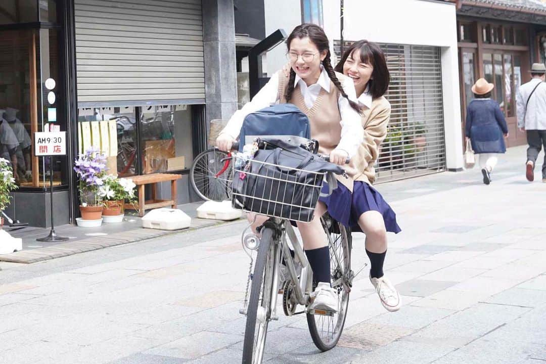 小島梨里杏さんのインスタグラム写真 - (小島梨里杏Instagram)「#オムニバス映画 一編 #おかえり、カー子 #劇中写真  色 世界 記憶の断片  フラッシュバック コミュニティ 矢印が交わらない恋の中に紛れる運命 パラレルワールド」8月12日 17時02分 - r_riria