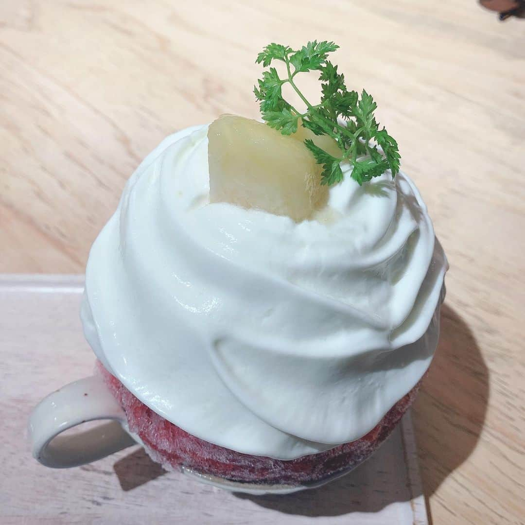 奥仲麻琴さんのインスタグラム写真 - (奥仲麻琴Instagram)「夏のたのしみ🍧💫 店員さんもカキ氷も素敵なお店☺︎ #ほうせき箱 #マンゴーヨーグルト #桃とハイビスカスとレアチーズ」8月12日 17時03分 - okunaka_makoto