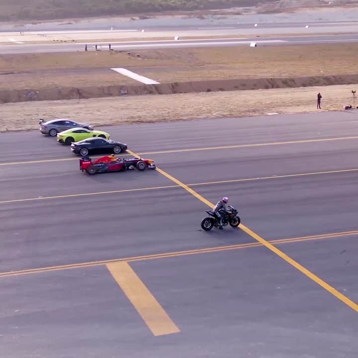 レッドブルのインスタグラム：「3, 2, 1.... GO! ✈️ vs. 🏍 vs. 🚗 vs. 🏎 vs. 🚙 Who's got your pick? . @redbullmotorsports #moto #race #motorsports #f1 #superbike #supercar」