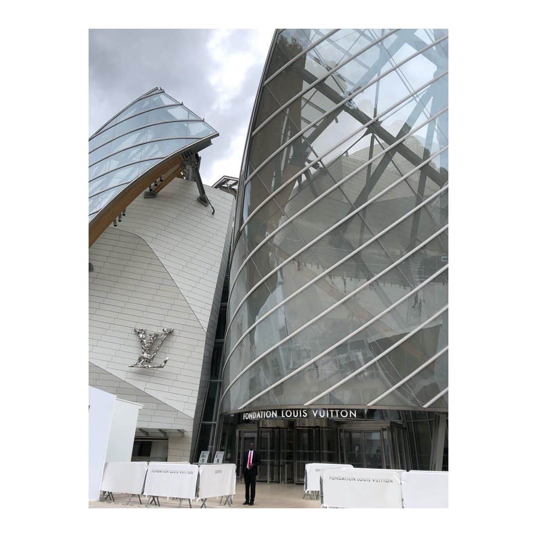 植田早紀さんのインスタグラム写真 - (植田早紀Instagram)「Foundation Louis Vuitton. Contemporary art museum. ・ ・ ・ #foundationlouisvuitton #paris #museum」8月12日 17時08分 - sakipersil