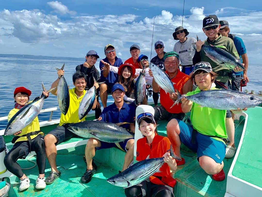 晴山由梨さんのインスタグラム写真 - (晴山由梨Instagram)「相模湾のマグロ&カツオ特訓💪 初めてのキメジが釣れました🐟💛 いつか絶対キハダサイズ釣るぞー✨ . ---------------- ロッド：DAIWA マッドバイパー スティング175 リール：DAIWA SEABORG 800J ---------------- . #相模湾 #一義丸 #釣り #エサ釣り #沖釣り #船釣り #キハダマグロ #キハダ #キメジ #晴山由梨  #seaborg800j #fish #fishing #daiwa #lovefishing  #fishinglife #fishingdaily #fishingtrip  #angler #fishingphotography #boatfishing #sea」8月12日 17時21分 - hareyama_yuri