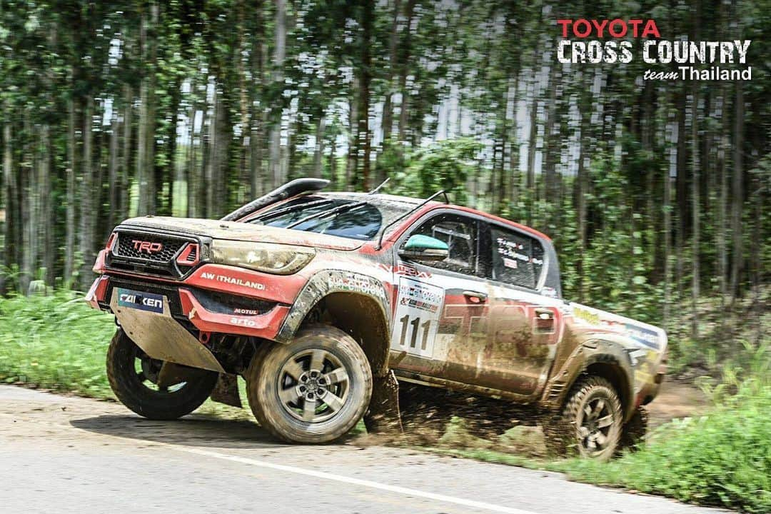 Toyota team thailandさんのインスタグラム写真 - (Toyota team thailandInstagram)「TOYOTA Cross Country team Thailand ส่งรถ Hilux Revo 2 คัน ลงแข่งแรลลี่รายการใหญ่ Asia Cross Country Rally 2019 เส้นทางไทย-พม่า กว่า 2,300 กม. (พัทยา-นครนายก-กำแพงเพชร-แม่สอด-พะอาน-เนปิดอว์) วันที่ 10-16 สิงหาคมนี้ Car No.105: มานะ พรศิริเชิด // กิตติศักดิ์ กลิ่นจันทร์ Car No.111: จรัส แจ้งกมลกุลชัย // ชูพงศ์ ไชยวรรณ โดยมีรถเข้าร่วมรายการทั้งหมด 34 คัน จากทีมแข่ง 8 สัญชาติ เป็นกำลังใจให้พวกเราด้วยนะครับ #อยากเห็นคนไทยหัวใจมอเตอร์สปอร์ต #TeamWork #TOYOTAteamThailand #CheerThai #ThaiPride #ไม่เชียร์ไทยแล้วจะเชียร์ใคร #แข่งรถ #นักแข่ง #ทีมคนไทย #Car #RaceCar #Racing #Revo #CrossCountry #Rally」8月12日 17時27分 - toyotagazooracingteamthailand