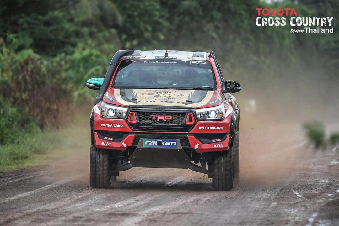 Toyota team thailandさんのインスタグラム写真 - (Toyota team thailandInstagram)「TOYOTA Cross Country team Thailand ส่งรถ Hilux Revo 2 คัน ลงแข่งแรลลี่รายการใหญ่ Asia Cross Country Rally 2019 เส้นทางไทย-พม่า กว่า 2,300 กม. (พัทยา-นครนายก-กำแพงเพชร-แม่สอด-พะอาน-เนปิดอว์) วันที่ 10-16 สิงหาคมนี้ Car No.105: มานะ พรศิริเชิด // กิตติศักดิ์ กลิ่นจันทร์ Car No.111: จรัส แจ้งกมลกุลชัย // ชูพงศ์ ไชยวรรณ โดยมีรถเข้าร่วมรายการทั้งหมด 34 คัน จากทีมแข่ง 8 สัญชาติ เป็นกำลังใจให้พวกเราด้วยนะครับ #อยากเห็นคนไทยหัวใจมอเตอร์สปอร์ต #TeamWork #TOYOTAteamThailand #CheerThai #ThaiPride #ไม่เชียร์ไทยแล้วจะเชียร์ใคร #แข่งรถ #นักแข่ง #ทีมคนไทย #Car #RaceCar #Racing #Revo #CrossCountry #Rally」8月12日 17時27分 - toyotagazooracingteamthailand