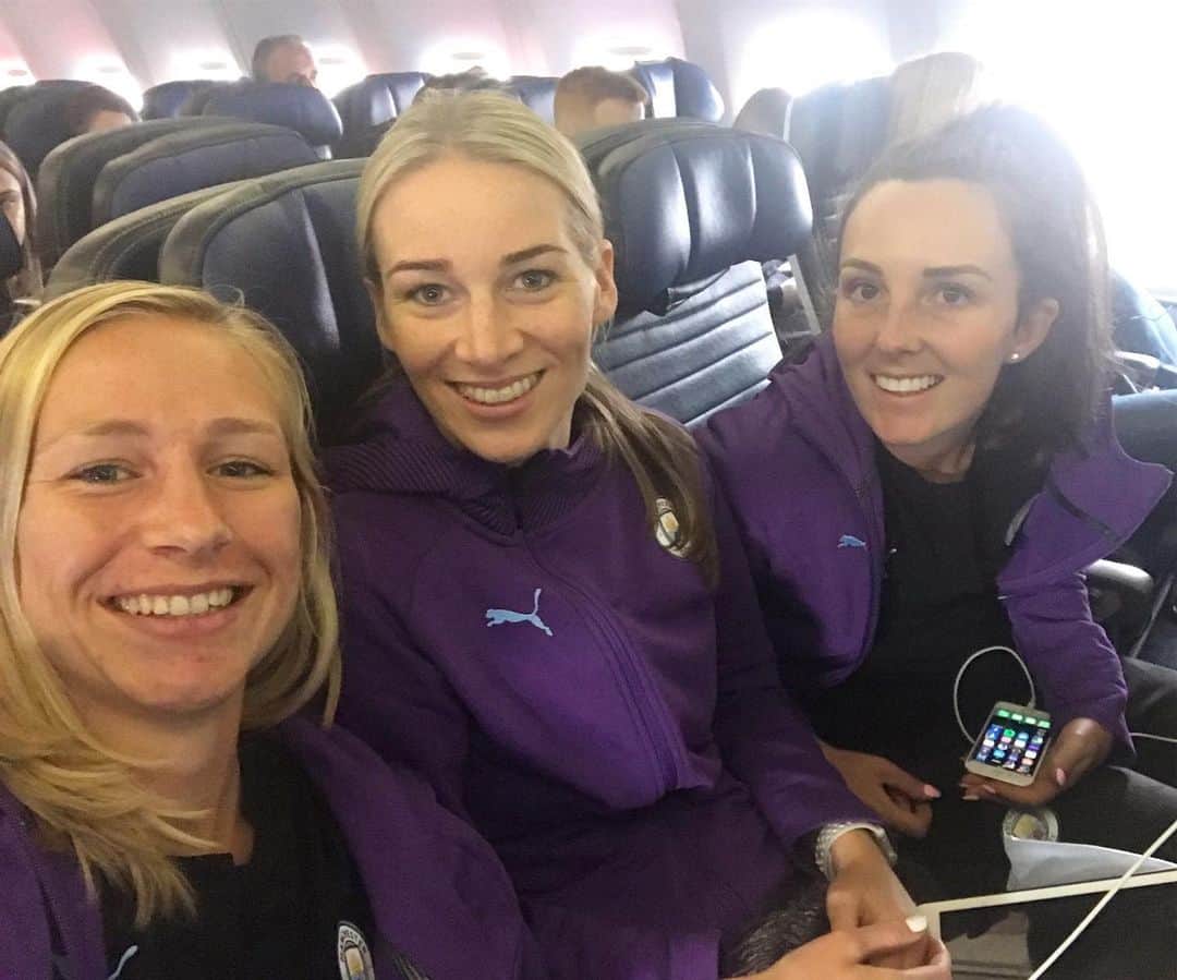 ジェンマ・ボナーのインスタグラム：「✈️🇺🇸🔜」