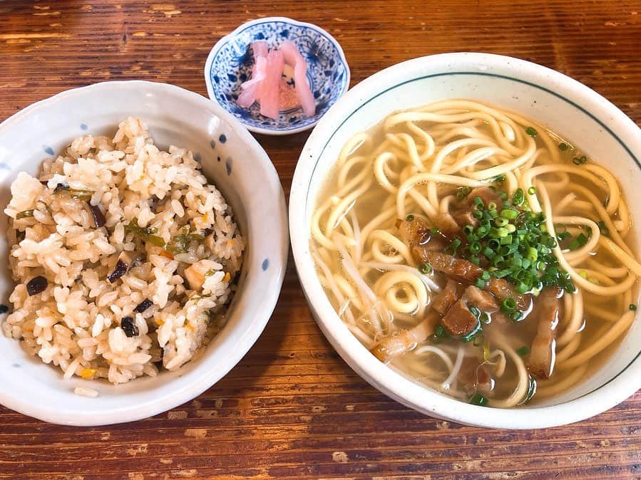 のインスタグラム：「. . 大好きな竹乃子の八重山そばとじゅーしーのセット🤤❤️ え、食べすぎ？🥺笑 . . #food #foodie #japanesefood #taketomi #竹富島 #島好き #八重山そば」