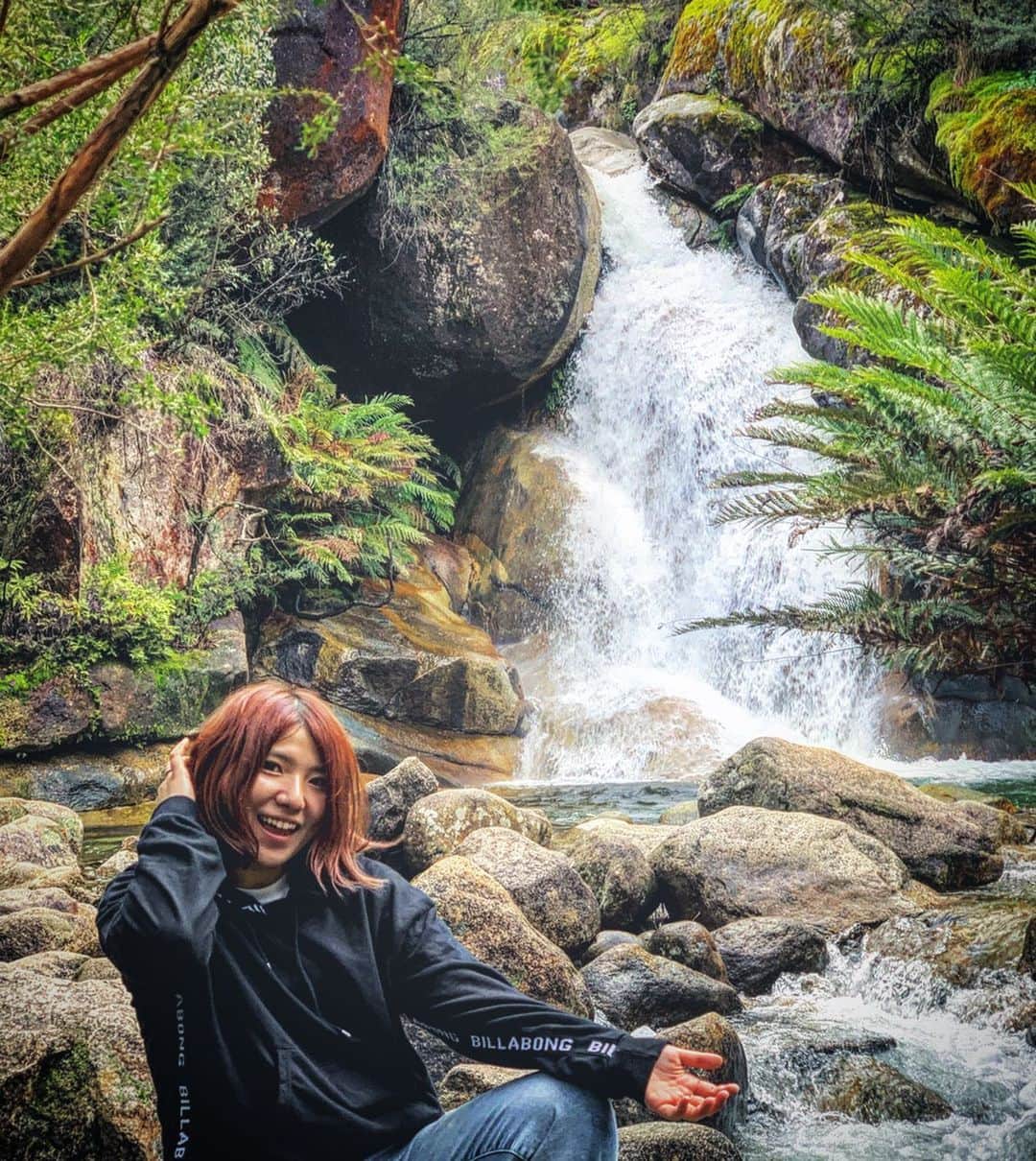 広野あさみのインスタグラム：「Water fall Namasute🧘‍♀️ 🐉 #MountBaffaro  初めて来たけどなんだか初めてじゃない気がするのは称名滝と百間滑に似ているからか💡  #bwjp」