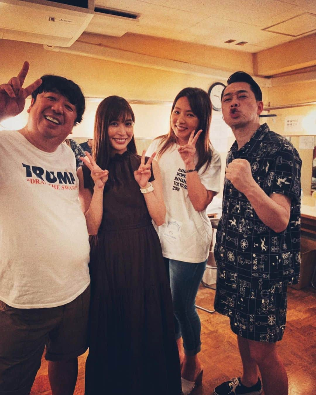 野呂佳代さんのインスタグラム写真 - (野呂佳代Instagram)「10日バナナマンさんの毎年恒例夏ライブに行ってまいりました😆🌈🌈 めっっっっっっちゃくちゃ面白かったです🥺🎉🎉🎉🎉🎉 バナナマンさんの面白くて良いところしかないライブでした🤣 グッズも今年は購入！！ 帽子とスリッパ 本当、嬉しくなるライブでした❤️ #今年も  #バナナマン単独ライブ  #bananamanlive2019  #s  #バナナマン さん #恒例の  #大島麻衣 氏」8月12日 18時04分 - norokayotokyo