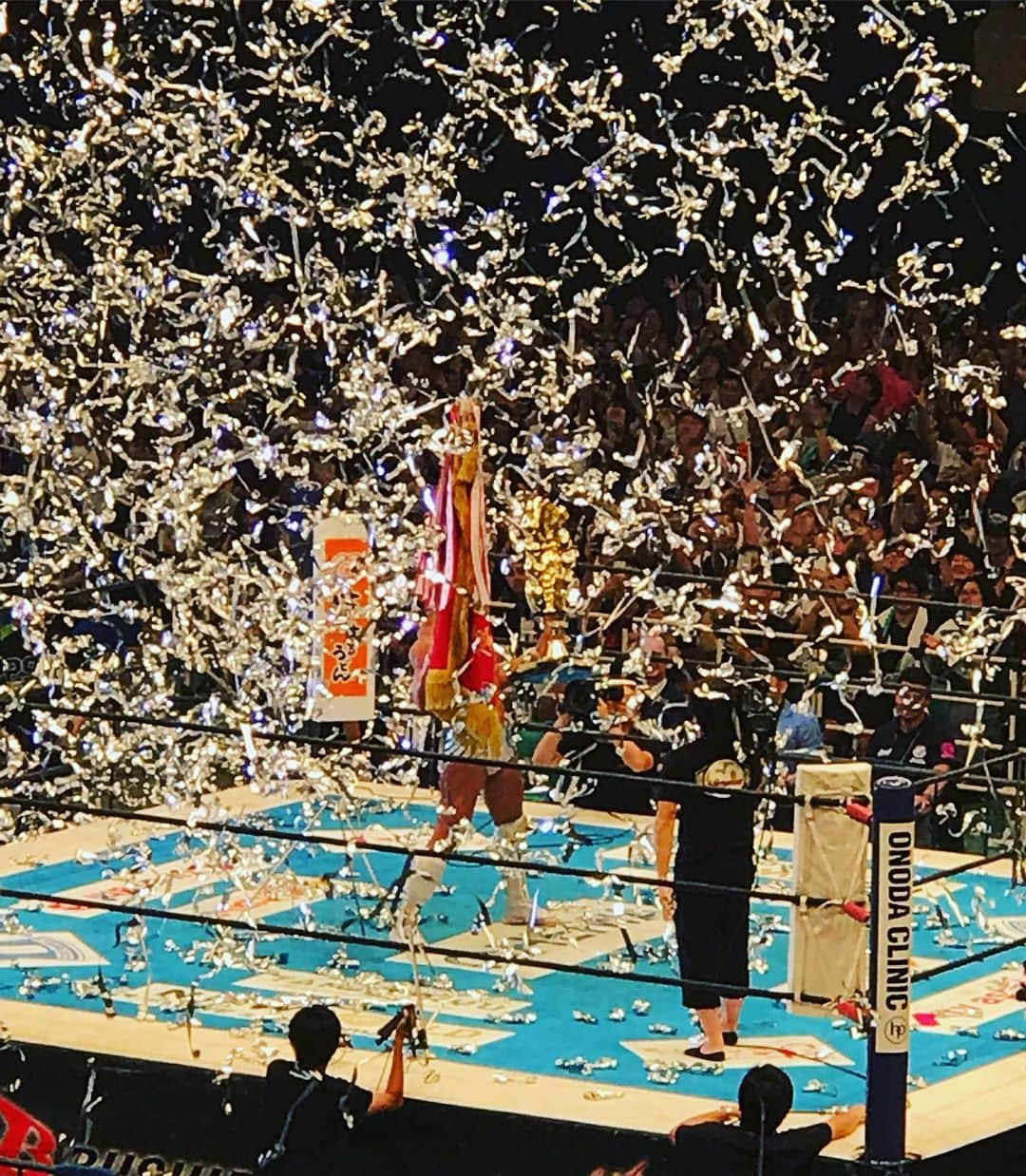 ハチミツ二郎さんのインスタグラム写真 - (ハチミツ二郎Instagram)「今年も世界で一番熱い夏が終わった。  #njpw #g129 #飯伏幸太」8月12日 18時09分 - jirohachimitsu