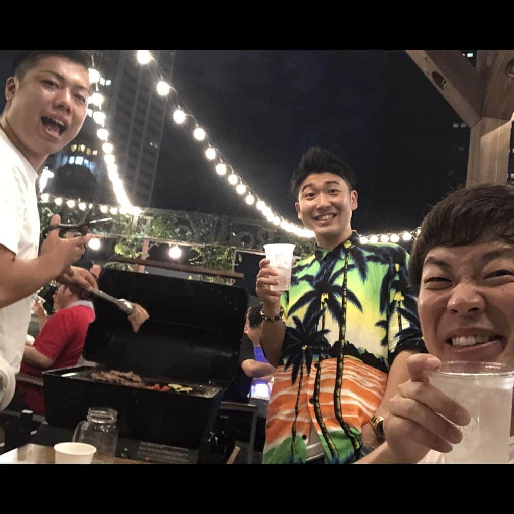 レイチェルのインスタグラム：「昨夜。  別府くん&はじりくんと一緒に夏しましたよ！  バーベキューも出来るビアガーデンで、  たぁのぉしぃーーーかったぁ～！！！！！ 😁😁😁😁🍴🍴🍴🍴🍴🎶🎶🎶🎶🎶✨✨✨✨✨」