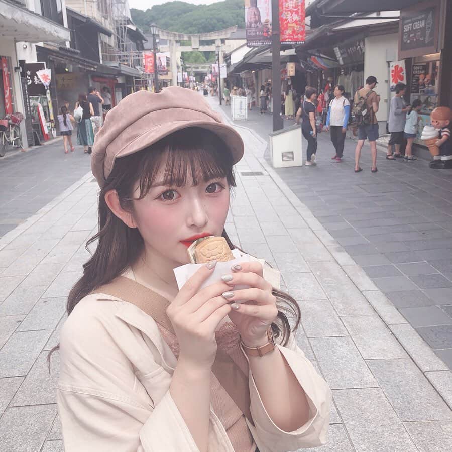 青木菜花のインスタグラム：「.﻿ .﻿ ぱくりっ﻿ 美味しいもの食べてばっかり😅😅﻿ ﻿ 帰ってきたので気をつけます😂﻿ .﻿ .﻿ #福岡 #福岡観光 #太宰府天満宮 #食べ歩き #instagood #instalike #l4l」