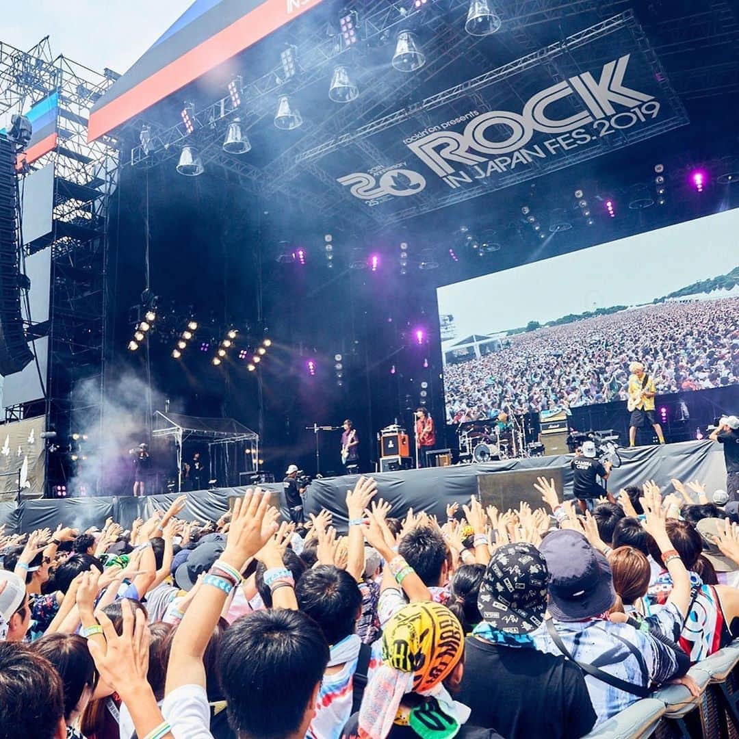首藤義勝さんのインスタグラム写真 - (首藤義勝Instagram)「ROCK IN JAPAN FESTIVAL 2019 8.11 GRASS STAGE  とにかく誰よりも楽しむと決めて挑んだロッキン。汗も声も出し切った！ こんなちっぽけな人間に特別な景色をありがとう。また遊んでくださぁぁい  写真 @sotarogoto  #rijf2019 #ロッキン」8月12日 18時28分 - yoshikatsushuto