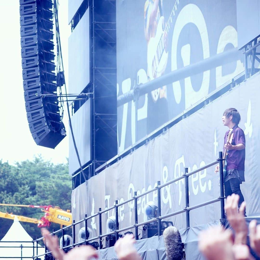 首藤義勝さんのインスタグラム写真 - (首藤義勝Instagram)「ROCK IN JAPAN FESTIVAL 2019 8.11 GRASS STAGE  とにかく誰よりも楽しむと決めて挑んだロッキン。汗も声も出し切った！ こんなちっぽけな人間に特別な景色をありがとう。また遊んでくださぁぁい  写真 @sotarogoto  #rijf2019 #ロッキン」8月12日 18時28分 - yoshikatsushuto