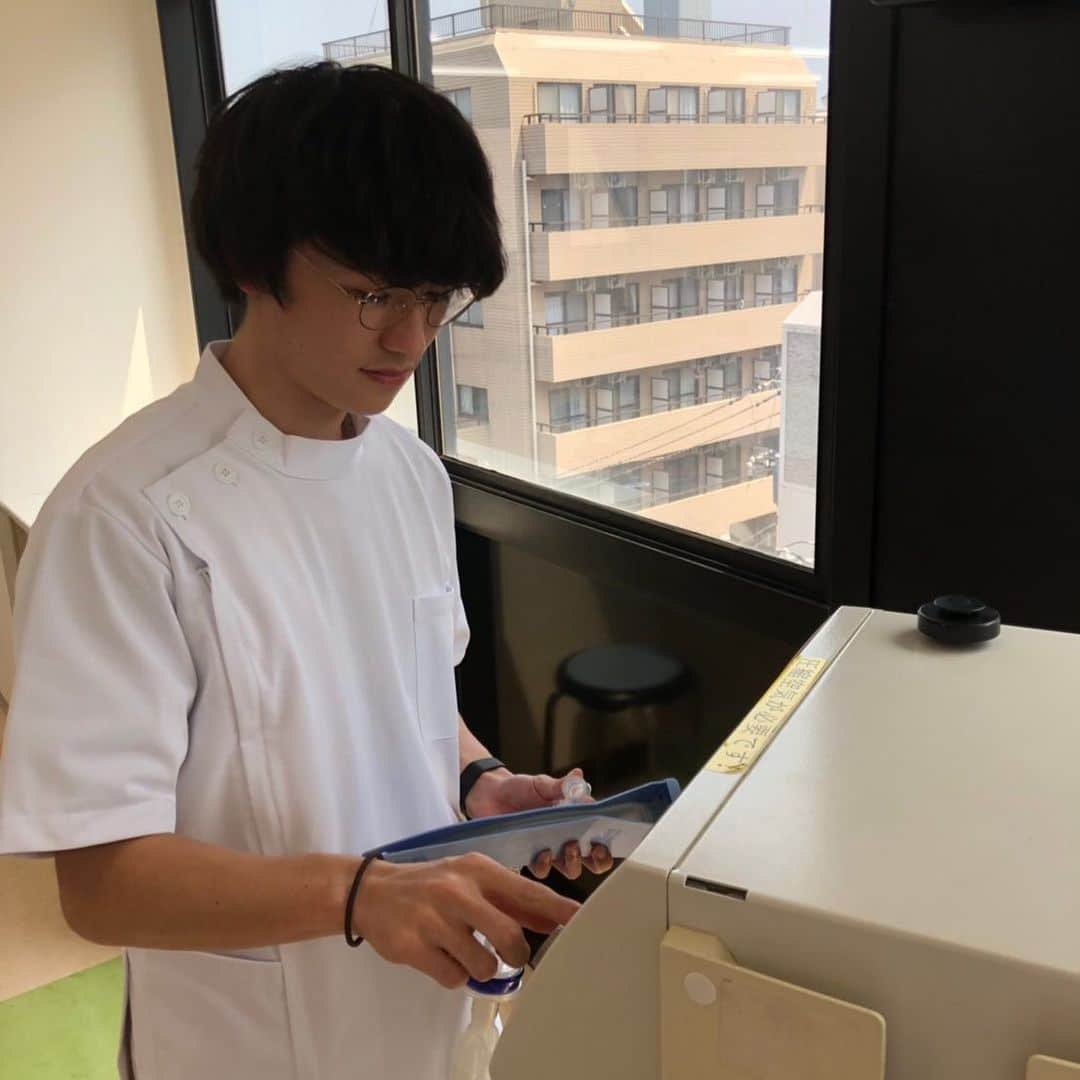 東京医薬専門学校さんのインスタグラム写真 - (東京医薬専門学校Instagram)「臨床工学技士科1年です！ 2年生から本格的に機械の操作や実技が始まります。 なので1年生の間から座学を勉強し基礎を身につけていけるよう頑張っています！！」8月12日 18時29分 - tokyo_iyaku
