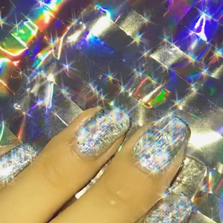 北澤舞悠（まゆちる）のインスタグラム：「New nail💿📀 @riefujii さん有難うございます❤️」