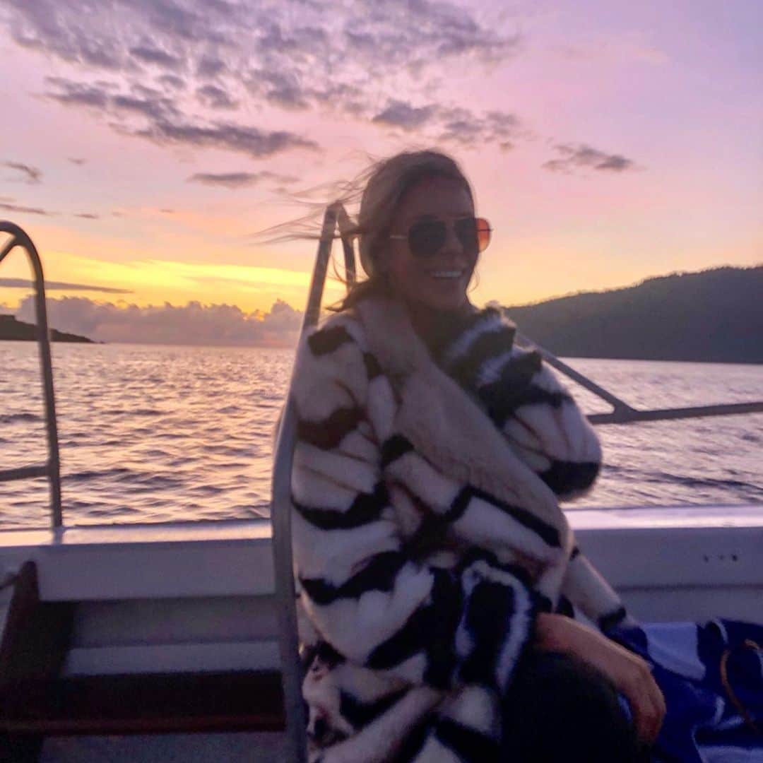 ジェニファー・ホーキンスさんのインスタグラム写真 - (ジェニファー・ホーキンスInstagram)「Grateful for this!! 🙏🏽❤️ Take me back.  @jakewwall xxx」8月12日 18時31分 - jenhawkins_