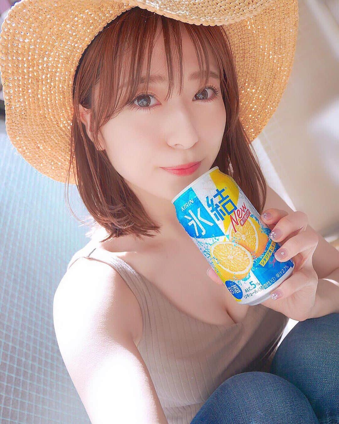 黒坂優香子さんのインスタグラム写真 - (黒坂優香子Instagram)「夏だーっ🏝🌞✨ ・ ・ そんな暑い日には氷結レモン🍋 スッキリしてて夏にぴったりだね✨ ・ ・ #あっつい夏にはスッキリレモン #氷結レモン #PR」8月12日 18時50分 - yukakokurosaka0606