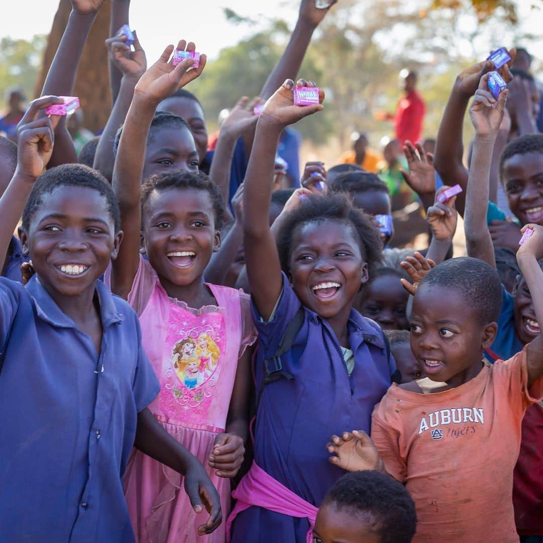 メリッサ・ジョーン・ハートさんのインスタグラム写真 - (メリッサ・ジョーン・ハートInstagram)「The children’s smiles were the best part of our trip to Zambia with @worldvisionusa!!! We traveled with 3 extra huge suitcases full of goodies including clothes, shoes, toys, games, hats, feminine hygiene and a few special things to give away. Here are some of the photos of Angela and a bunch of other amazing village kids enjoying the gifts we brought along. It was my hope to bring things of necessity as well as to just bring joy. Everyday I wore 2-3 cross bracelets from home and gave each one away to a different child. They each looked at them like a special treasure they were given. Here are Angela and our sponsor child Vera receiving theirs. The @nerdscandy company also sent me 18lbs of sweeties 🍬to share and they went over huge when there were lots of kids and we didn’t have enough shoes or hats for them all. They all LOVED getting the little boxes that rattled and once we showed them that they opened to candy, even the adults were thrilled. I will never forget those smiles on those precious faces. And my mom fell so in love with Angela’s photo that she is now sponsoring her. ✨ The first pic I have the bracelet on but the next two, you can see Angela holding it on her arm. 📷- @heathernklinger」8月13日 5時47分 - melissajoanhart