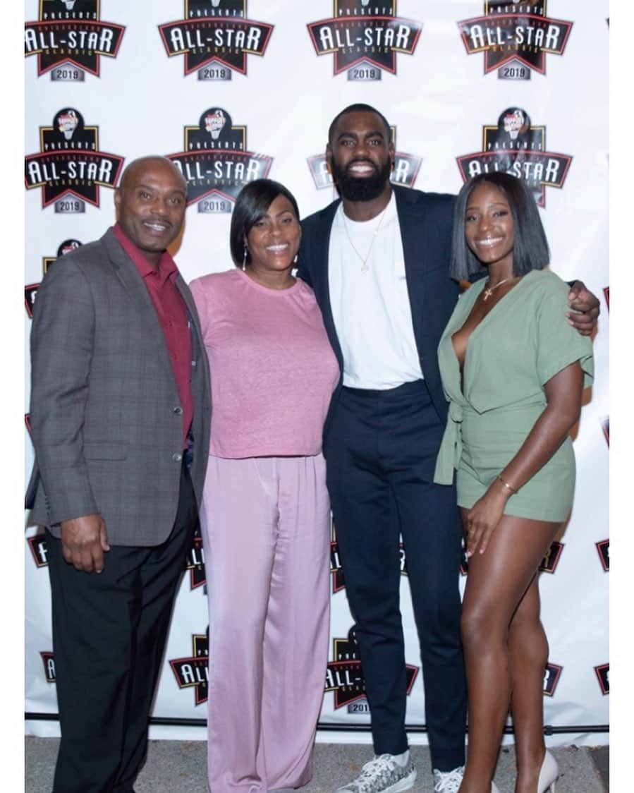 ティム・ハーダウェイ・ジュニアのインスタグラム：「Such an Amazing weekend in Chicago with the @tsgchi and my family! Was a blessing to be alongside my pops @the_original_crossover_king and other Chicago legends to help raise awareness to better this beautiful city and stop the violence affecting our next generation!!」