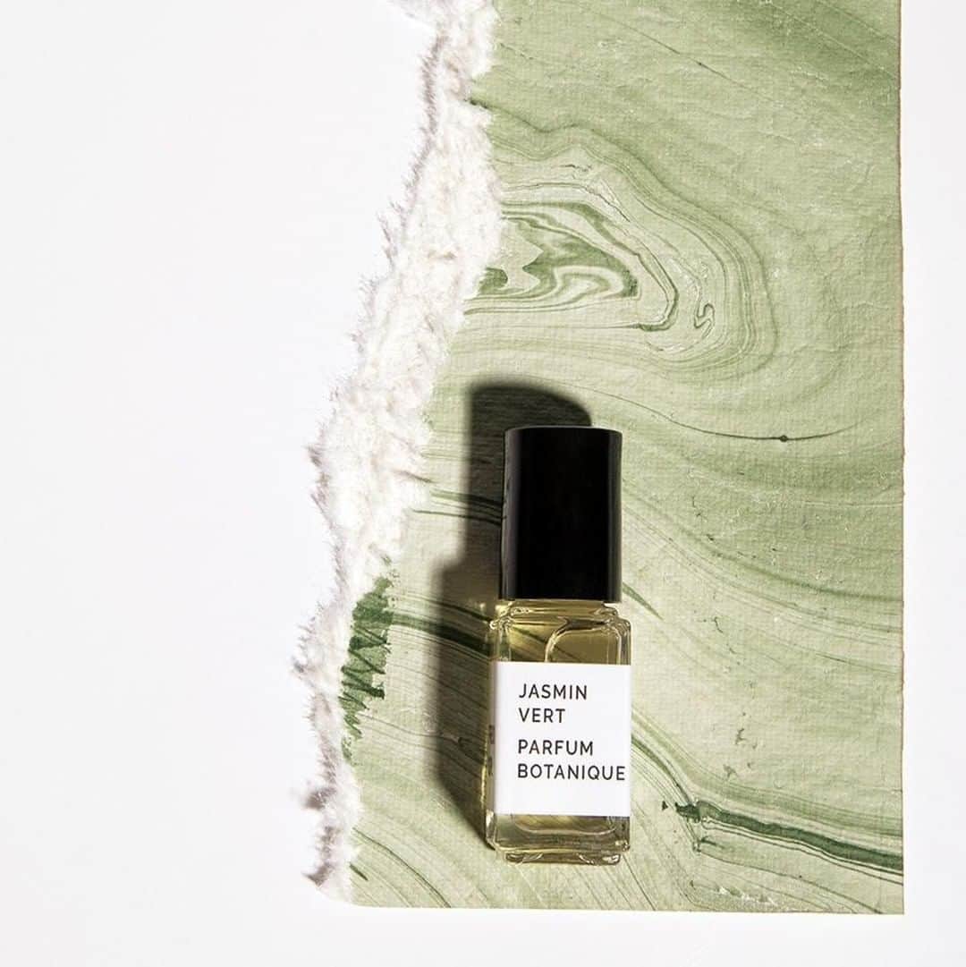 のインスタグラム：「South of France in a bottle.⁠ . ⁠ . ⁠ .⁠ #cleanperfume #jasmine #indiebeauty #southoffrance #skintelligence #soindesoi #summerbeauty #glowlikeafrenchgirl⁠ #ethicalbrand⁠ #cleanbeautyrevolution #beautyobsessed  #crueltyfree #frenchgirlbeauty #veganskincare #ecobeauty #beautyobsessed #ethicalbrand #ecoluxe #sustainableluxury #frenchgirlorganics」