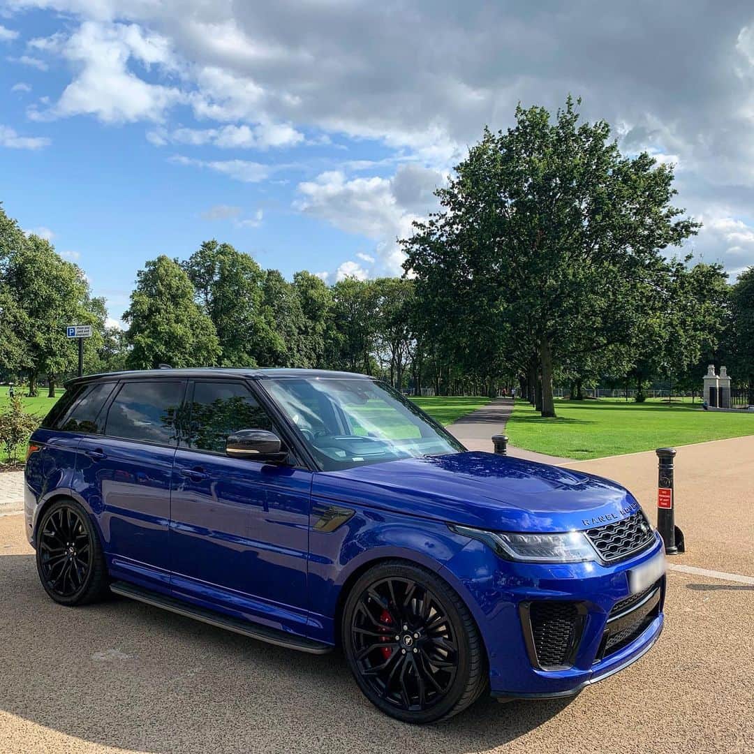 GazGShoreさんのインスタグラム写真 - (GazGShoreInstagram)「Fun day filming down in Leicester good to meet Sam and the boys 👊🏻 managed to get this pic of the beast aswell SVR 💙」8月13日 5時45分 - gazbeadle