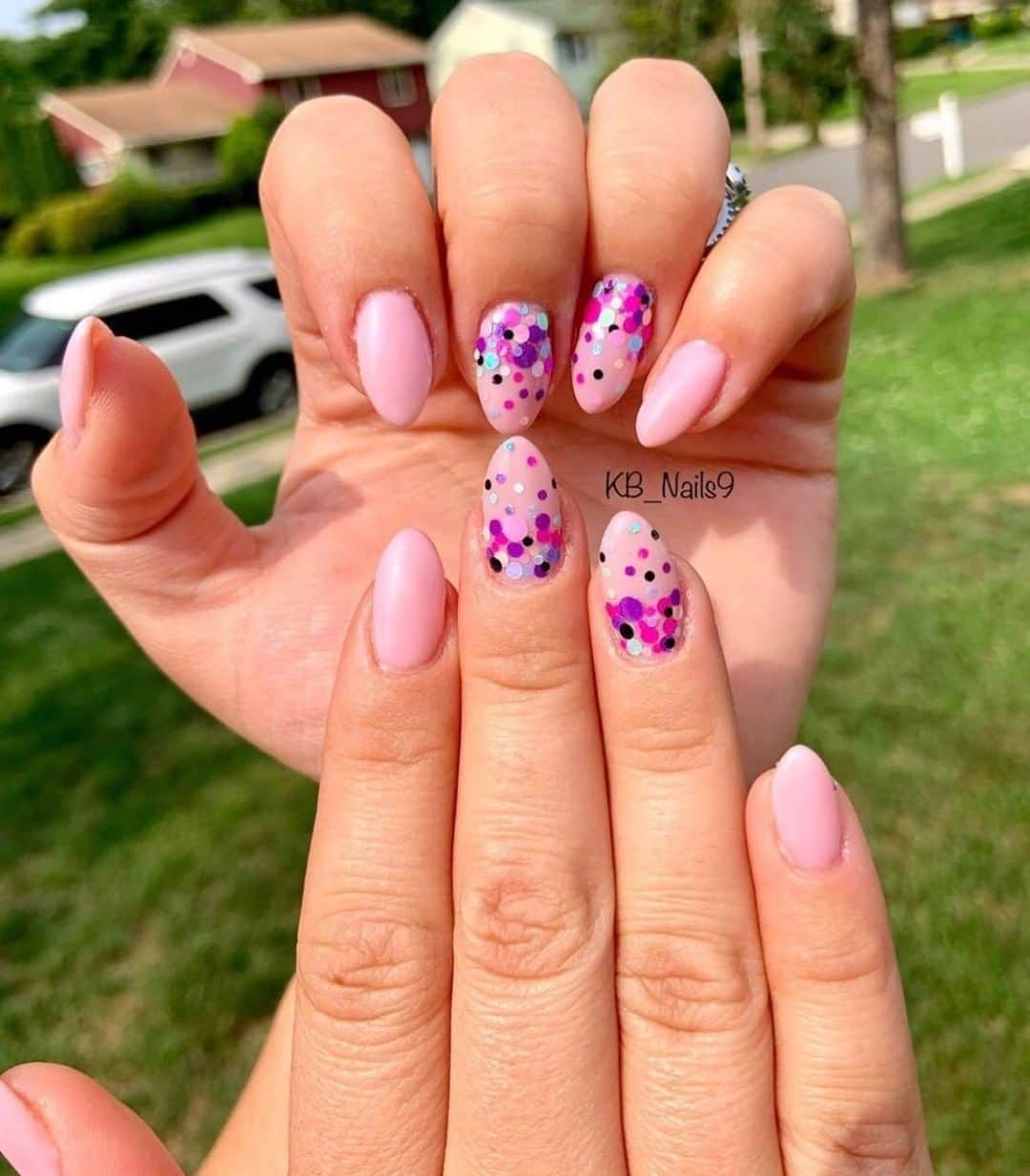 CosmoProf Beautyさんのインスタグラム写真 - (CosmoProf BeautyInstagram)「Pink & Polka Dots always make a great combo 💕⁣ ⁣ Nails by @kb_nails9 who used ASP polish to create this fun mani 💗⁣ Create professional-looking nails in minutes with the New ASP Quick Dip Powders - available NOW at #cosmoprofbeauty for #licensedtocreate artists⁣ ⁣ #repost #polkadotnails #pinknail #dippowdernails #aspquickdip #dipnails #dippowder #pinknailpolish」8月13日 4時20分 - cosmoprofbeauty