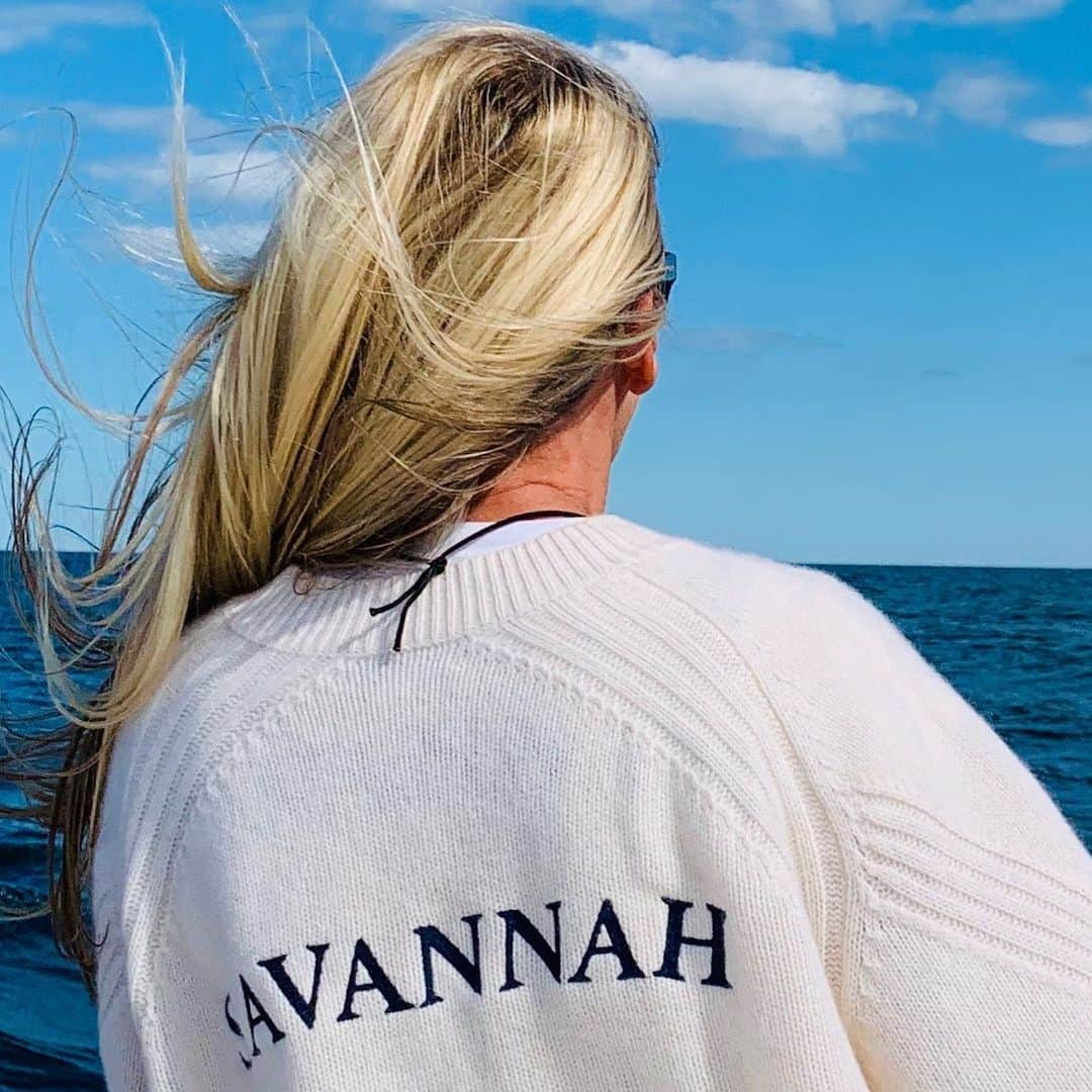 アマンダ ウェイクリーさんのインスタグラム写真 - (アマンダ ウェイクリーInstagram)「#SYSavannah #wearingwakeley Watch this space for our customisable cashmere service #comingsoon  Today we spotted a pod of humpback whales off Cape Cod USA…what a joy…what a privilege…so majestic, monumental and graceful…#bucketlist #joysofnature #humbled 💙💙」8月13日 4時15分 - amandawakeley