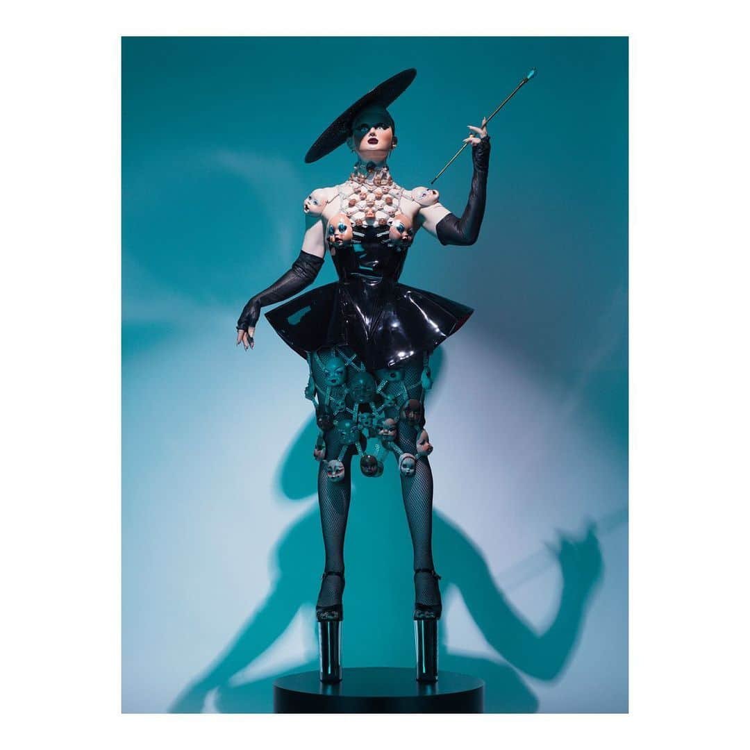 B. Akerlundさんのインスタグラム写真 - (B. AkerlundInstagram)「I was a huge honor to mentor @otisfashion class of 2019 , and this is my interpretation of their  creations ..... #doll look designed by @bylaceydalimonte & @olicarrillostudio 📸 @franzszony 💇🏻‍♀️ @clydehairgod 💄 @gottmik #styledbyb」8月13日 4時47分 - bcompleted