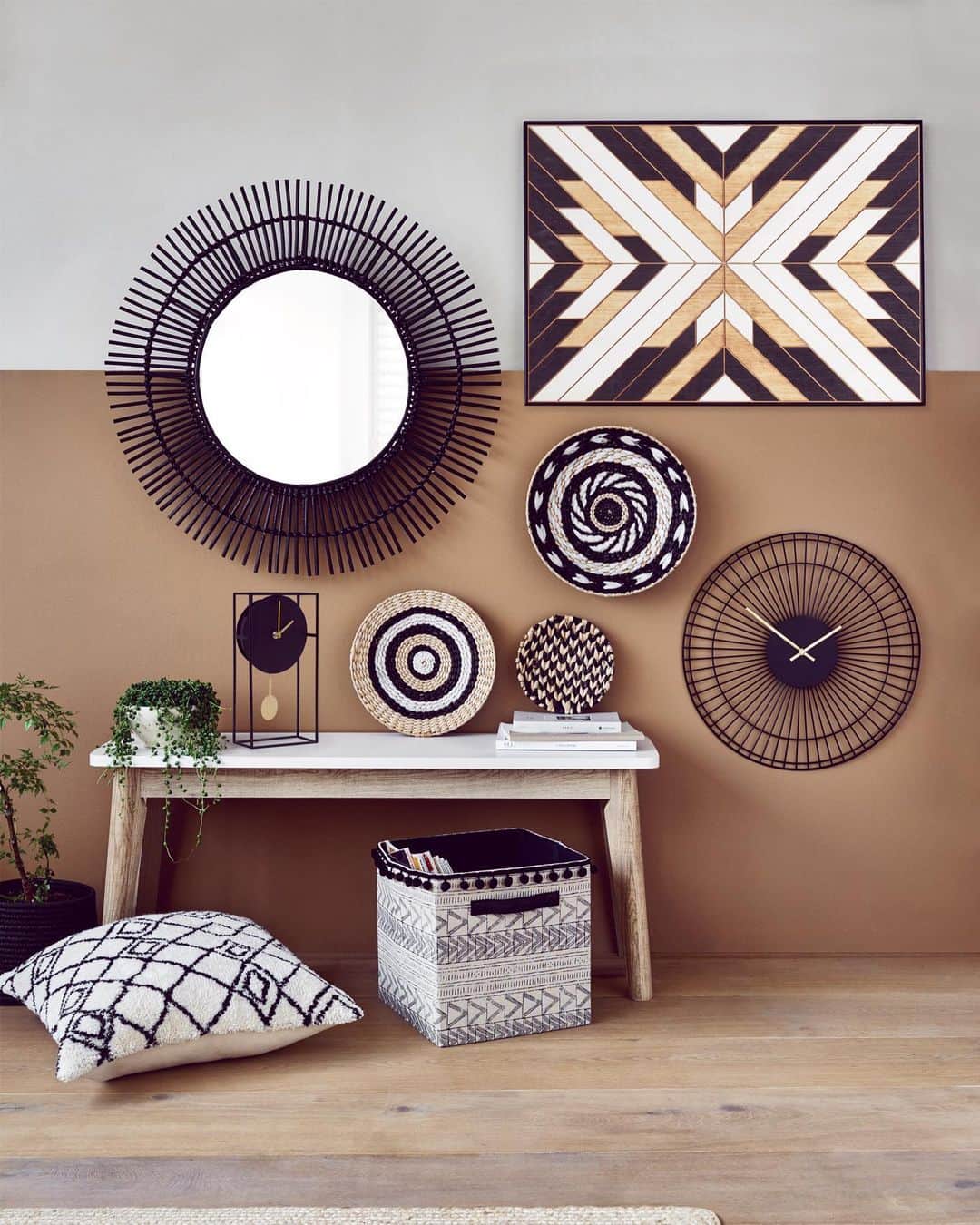 Nextさんのインスタグラム写真 - (NextInstagram)「Plain walls, be gone! Think decorative prints, rich tones and rugged textures for the ultimate way to hit refresh ✨ 🔍 Plaque: 917724 Mirror: 340759 Clock: 616578 Hanging bowls: 580903 Cushion: 567163 Cube: 511018. #home #accessories #wallart #mirror #homeaccessories #homeinterior #interior #homedecor #decor #nexthome」8月13日 5時03分 - nextofficial