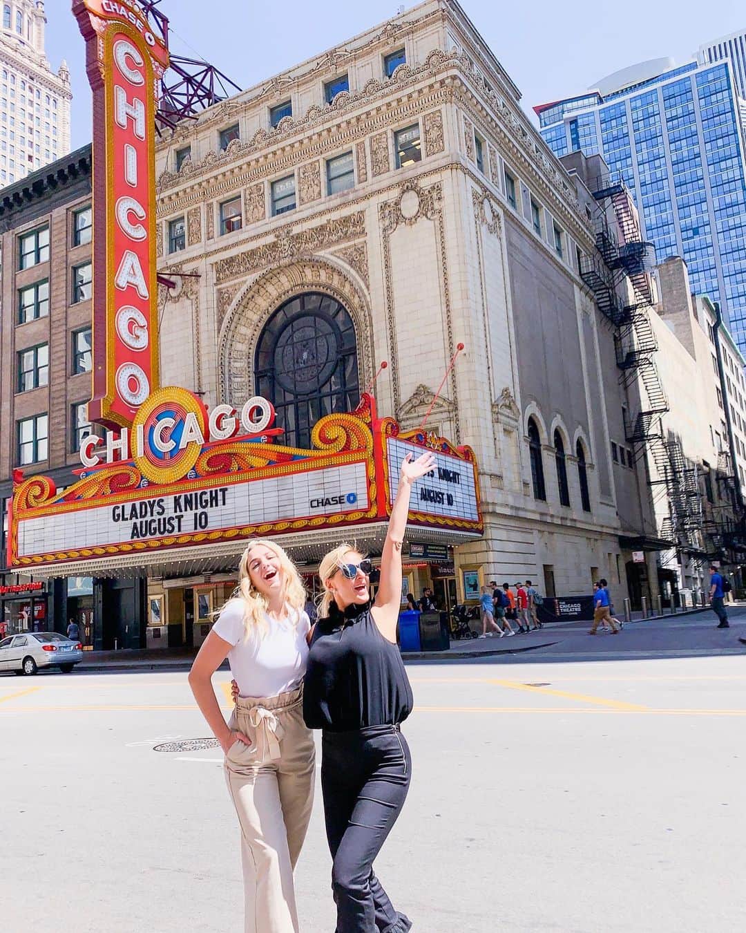 クロエ・ルーカジアックさんのインスタグラム写真 - (クロエ・ルーカジアックInstagram)「Isn’t it grand? Isn’t it great? Isn’t it swell? #roxiehart #velmakelly #chicago」8月13日 5時13分 - chloelukasiak