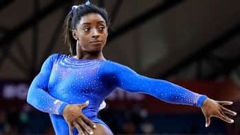 Nia Sioux Frazierさんのインスタグラム写真 - (Nia Sioux FrazierInstagram)「This week’s #RoleModelMonday is Olympic superstar @simonebiles who is winning major titles and making history in the world of gymnastics. Simone is literally DEFYING PHYSICS with extraordinary moves that have never been completed before.  She is stunning the world with her incredible strength, artistic floor ability, and persistent success in the field. It is amazing to watch you do what you love and share your talent with the world. You are encouraging so many young teens and myself to chase after your dreams and put 100% into your passions!! Keep being awesome @simonebiles 💜」8月13日 5時26分 - niasioux